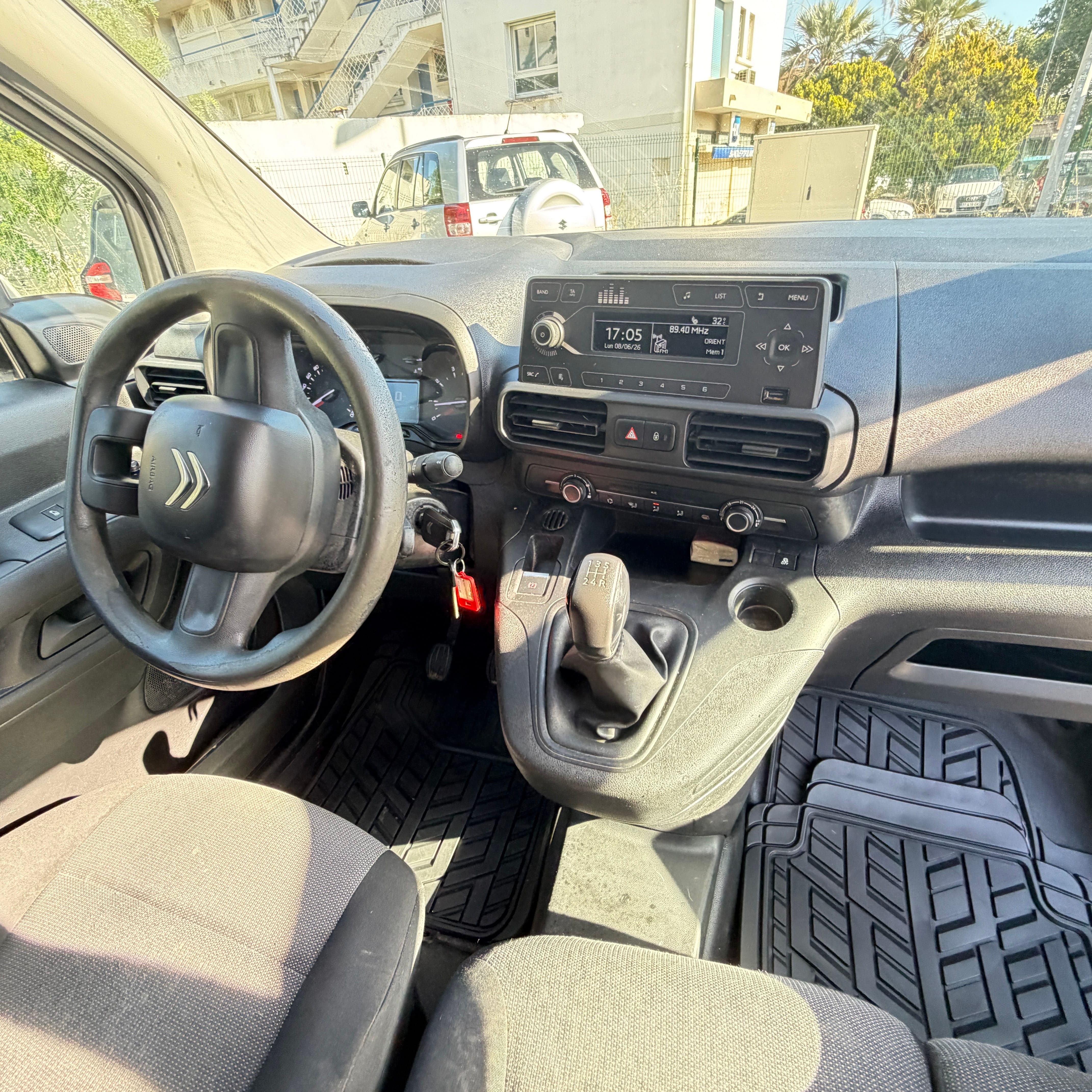 Citroen Berlingo avec Siège bébé