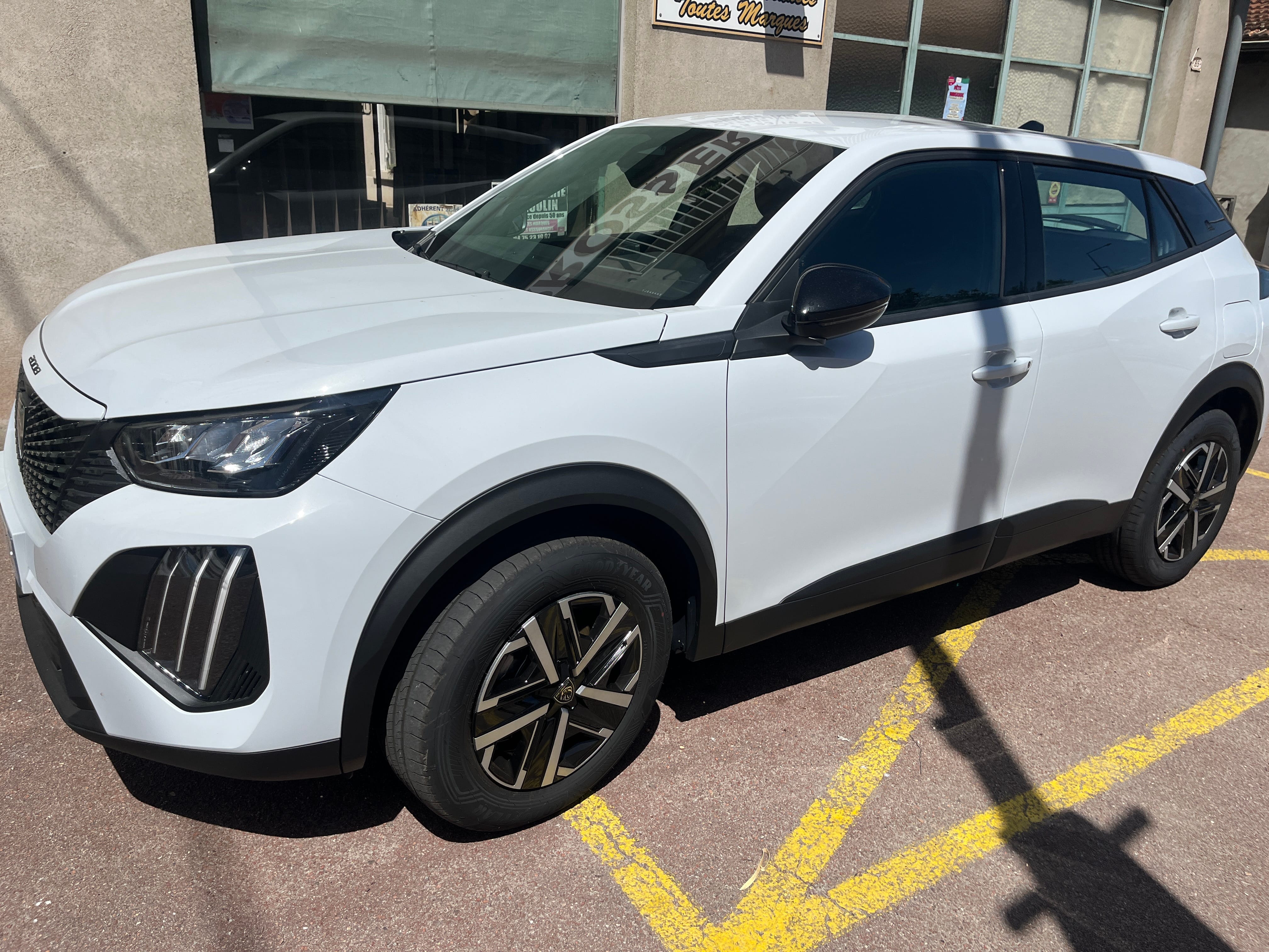 Peugeot e-2008, 2026, Essence 95 / Électrique (hybride), automatique