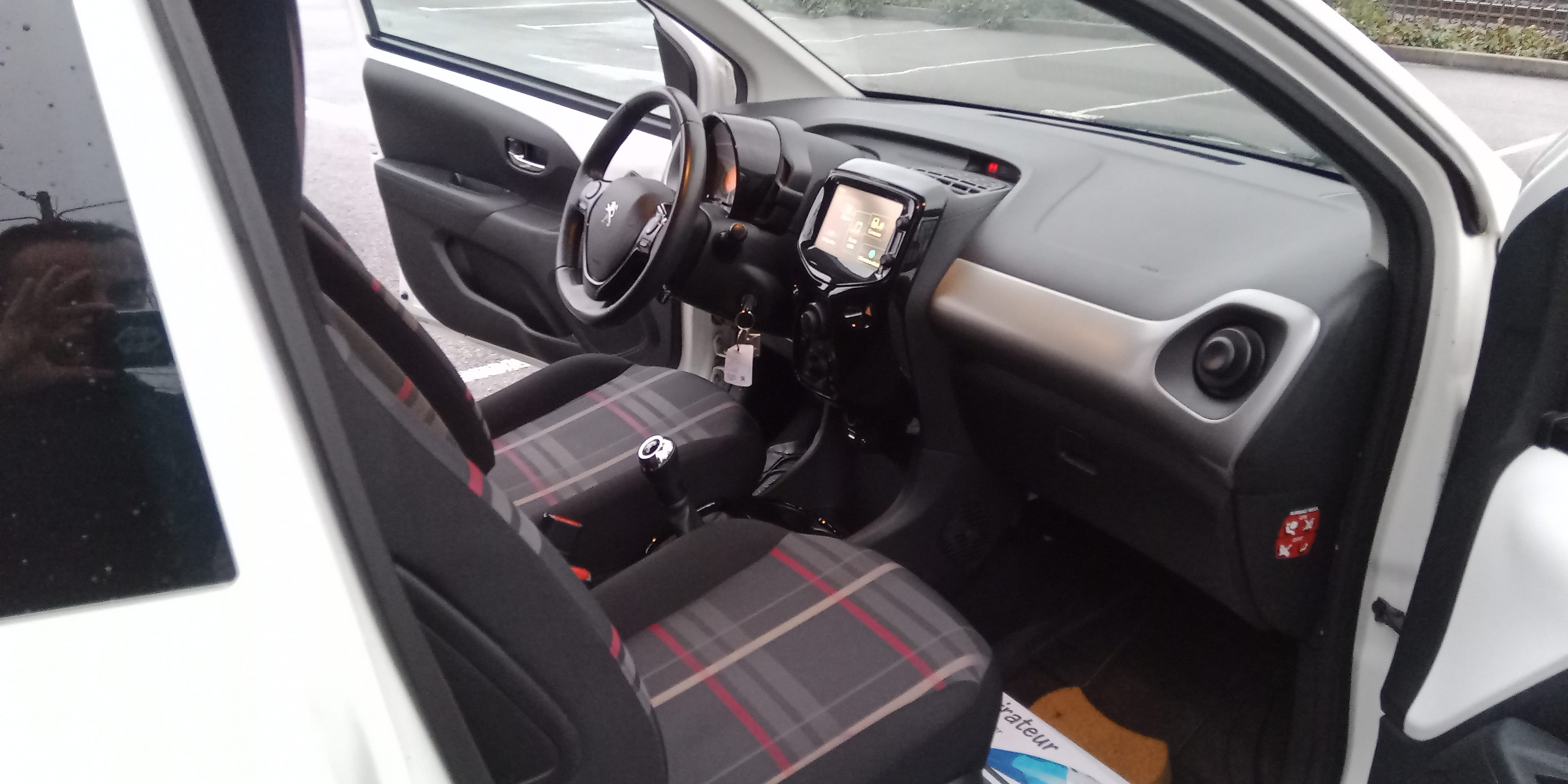 Peugeot 108 5 portes avec Audio Bluetooth