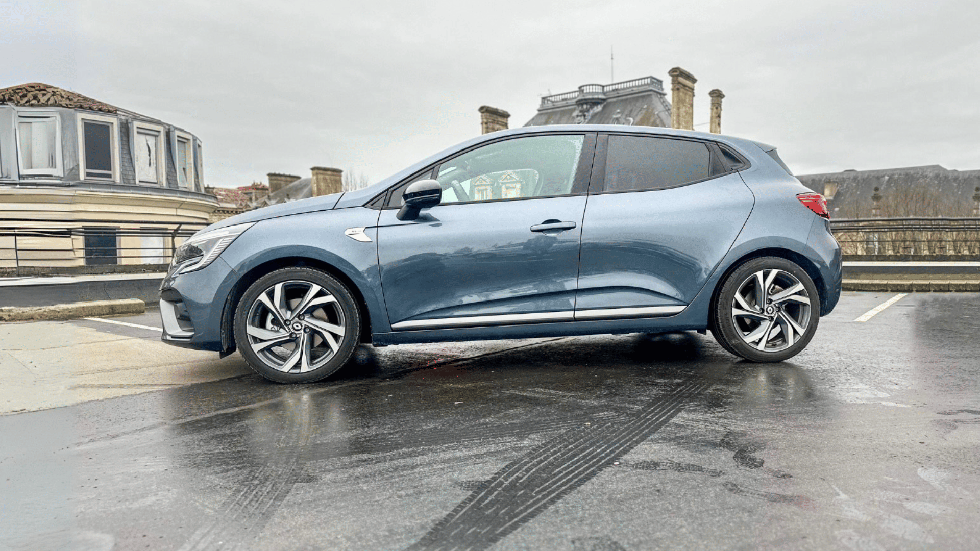 Renault Clio RS Line RS-Line - Boite Automatique | Hybride 4.5L | GARE ST-JEAN (750m) avec Climatisation