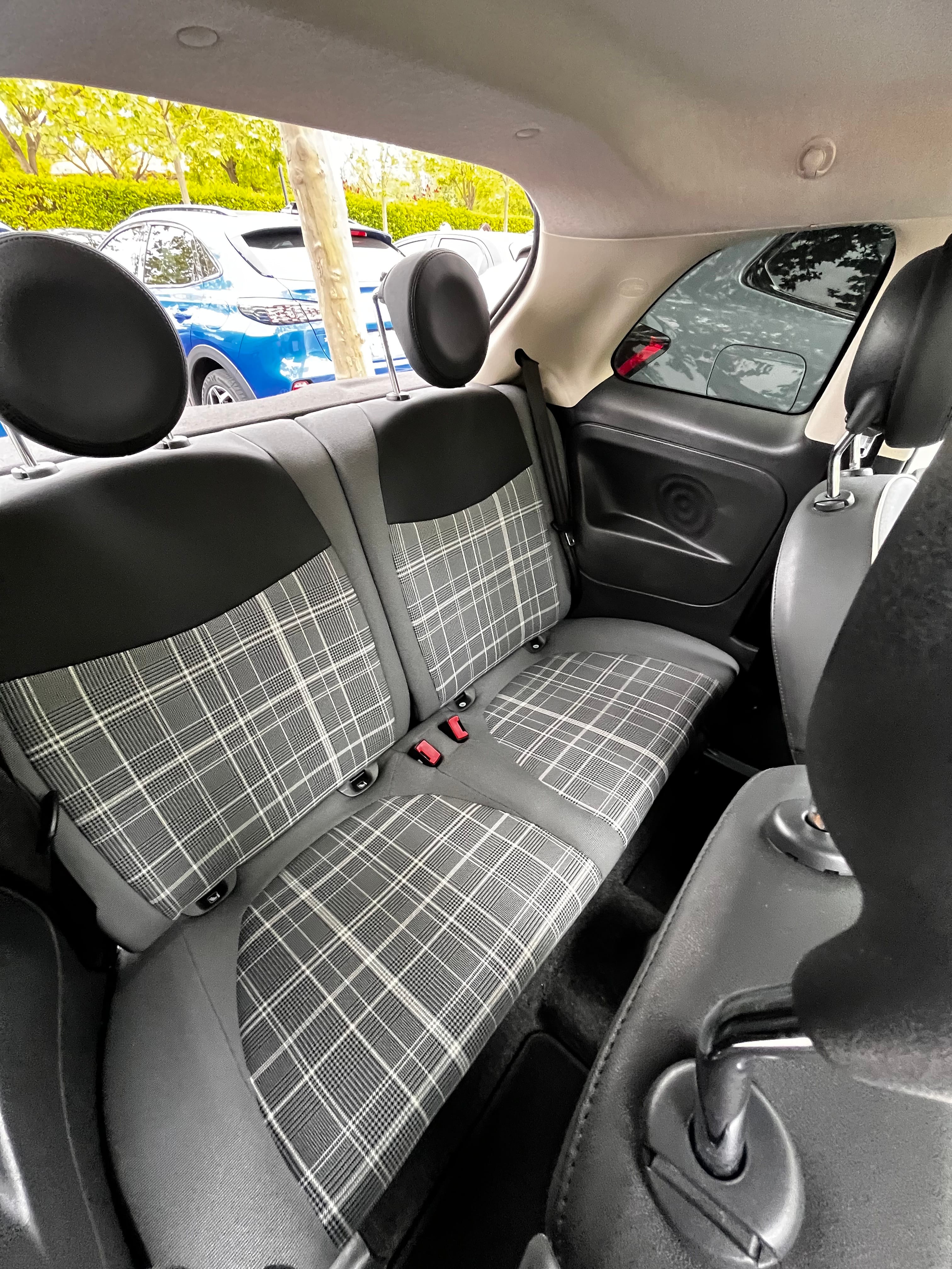Fiat 500 Lounge with Car radio