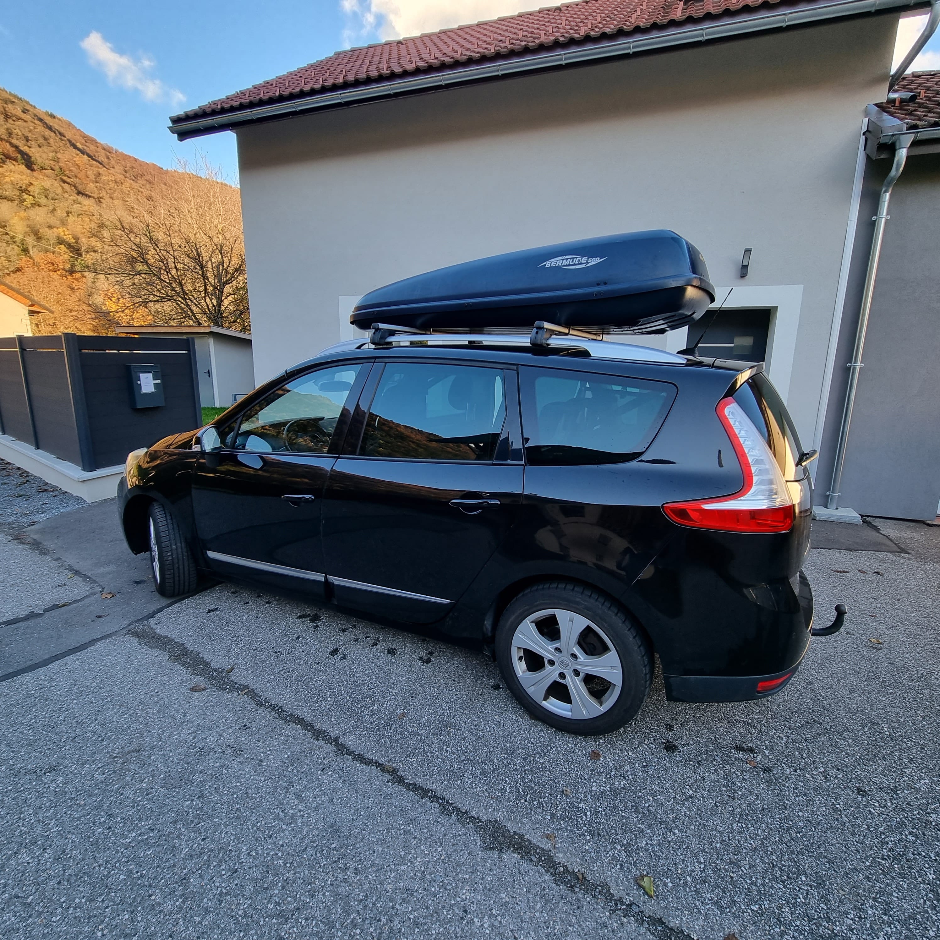 Renault Grand Scenic 7places et coffre de toit avec Chaines