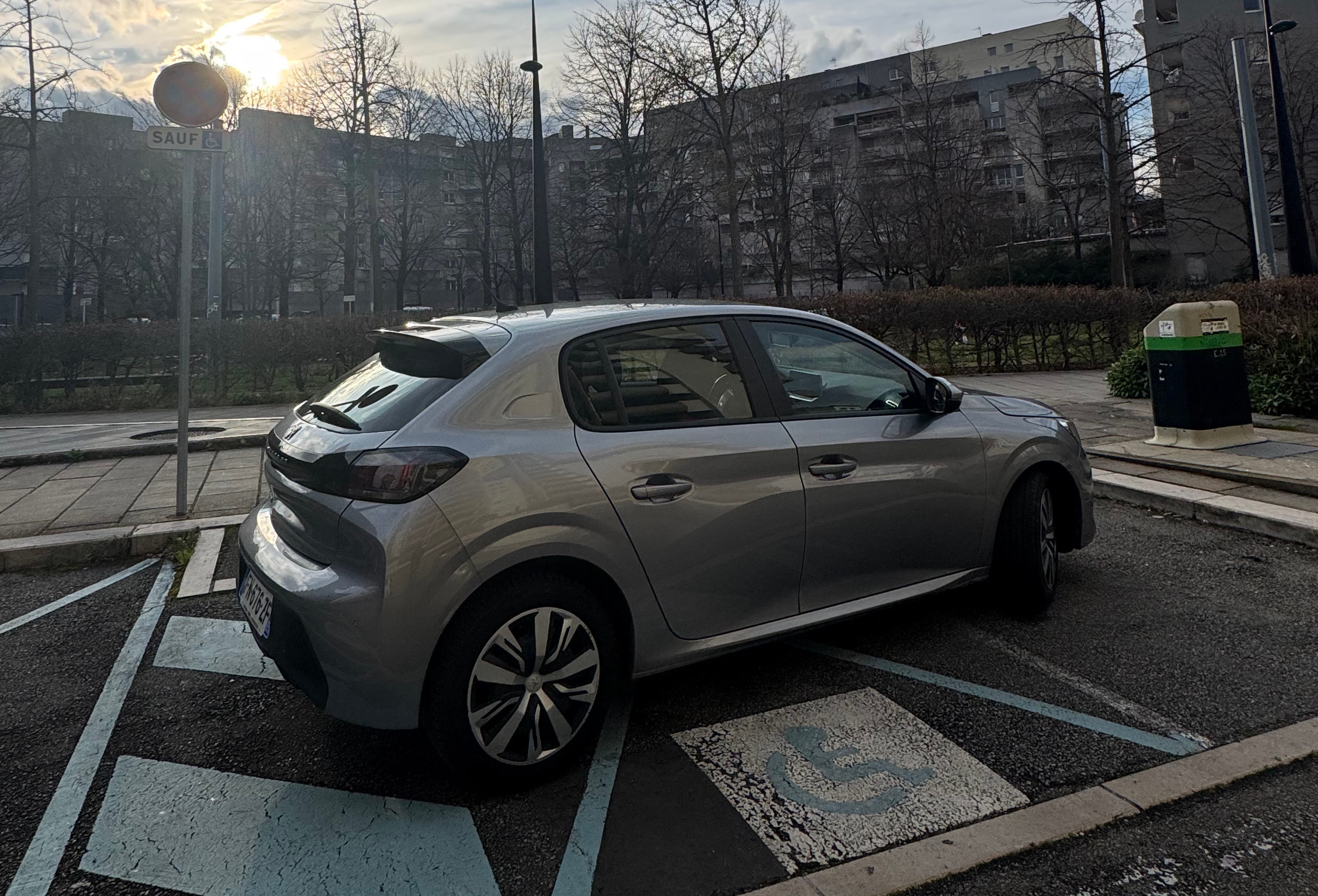 Peugeot 208 avec Climatisation