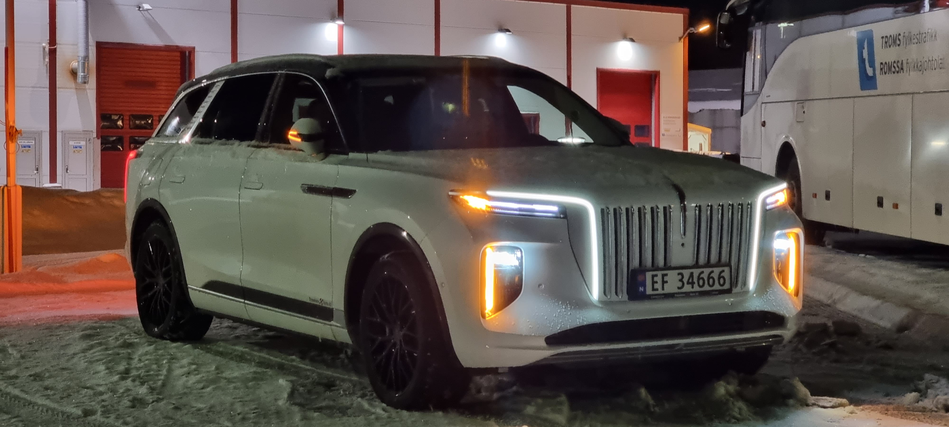 Hongqi E-HS9 con Aire acondicionado