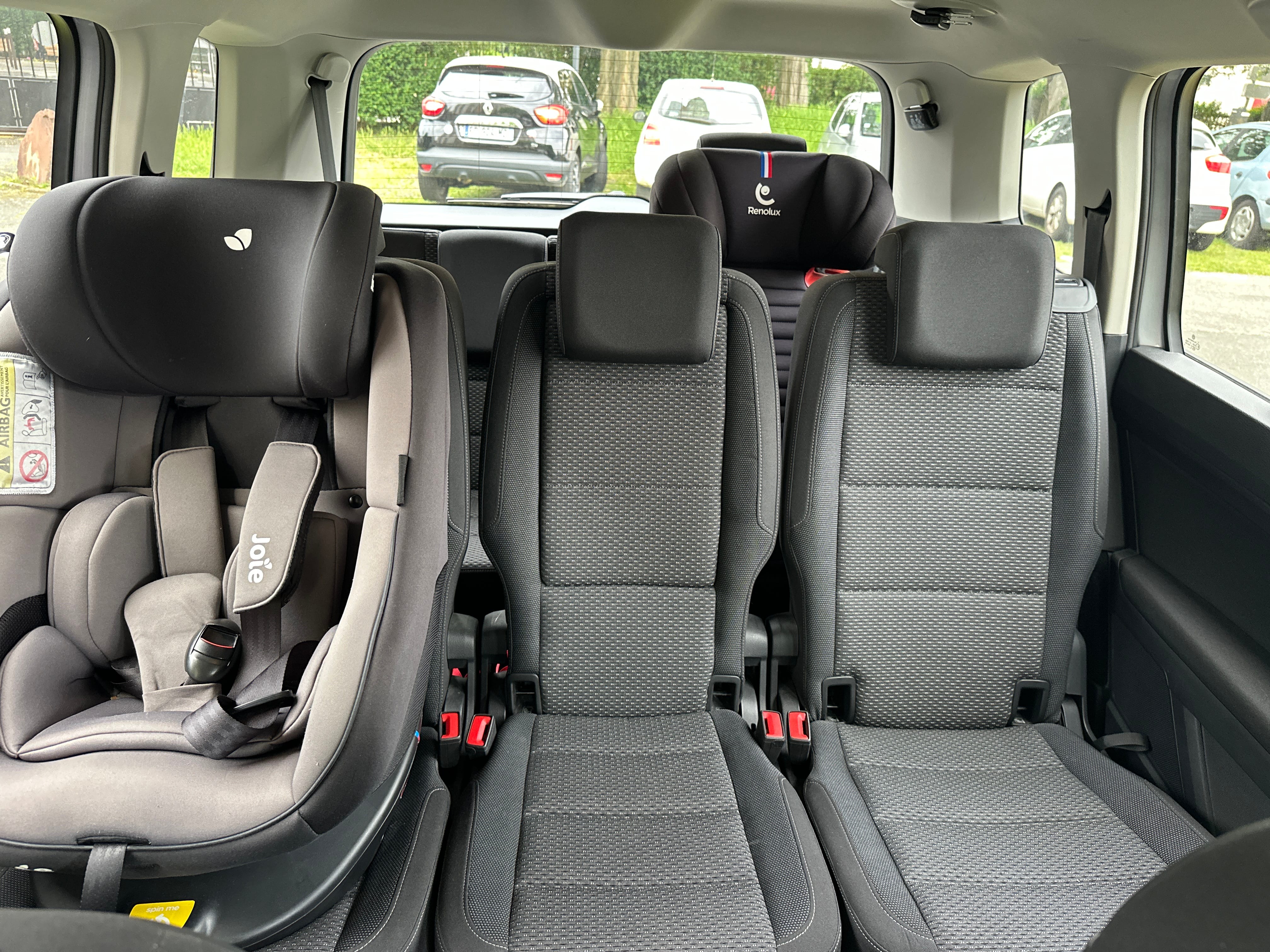 Volkswagen Touran with Cruise control