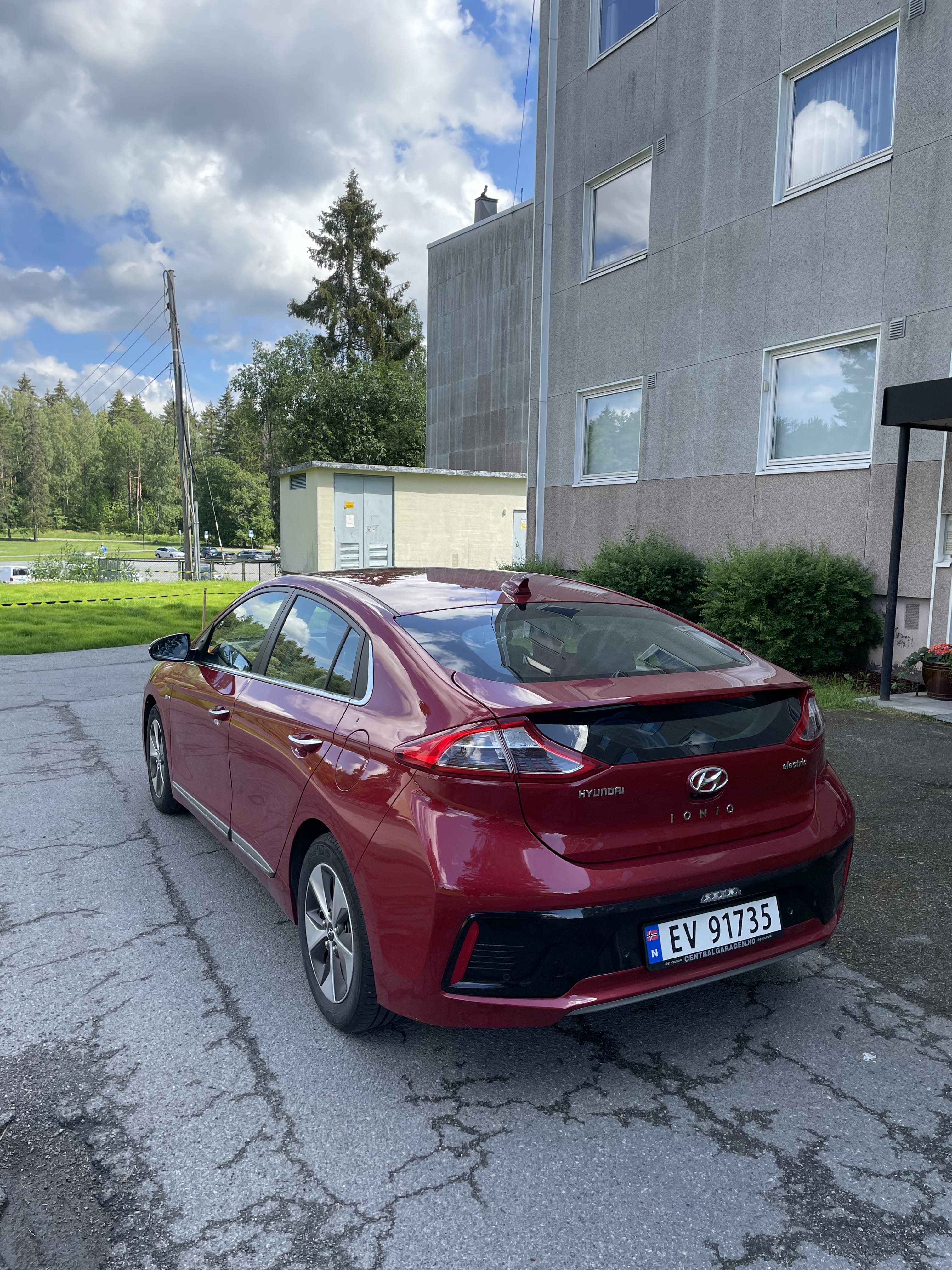 Hyundai Ioniq with Baby seat