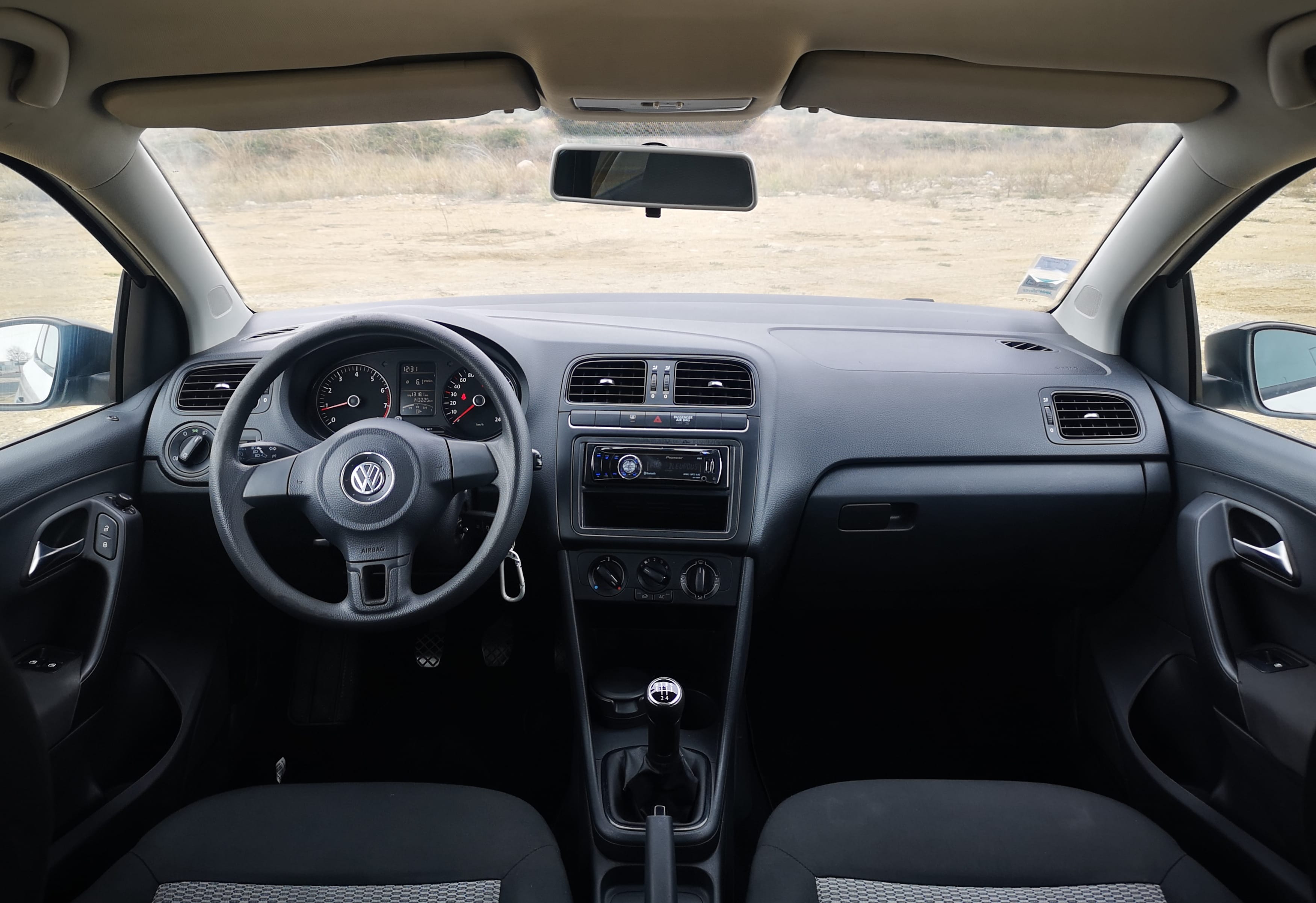 Volkswagen Polo V (essence) - Clim & Bluetooth (par FM) avec Chaines