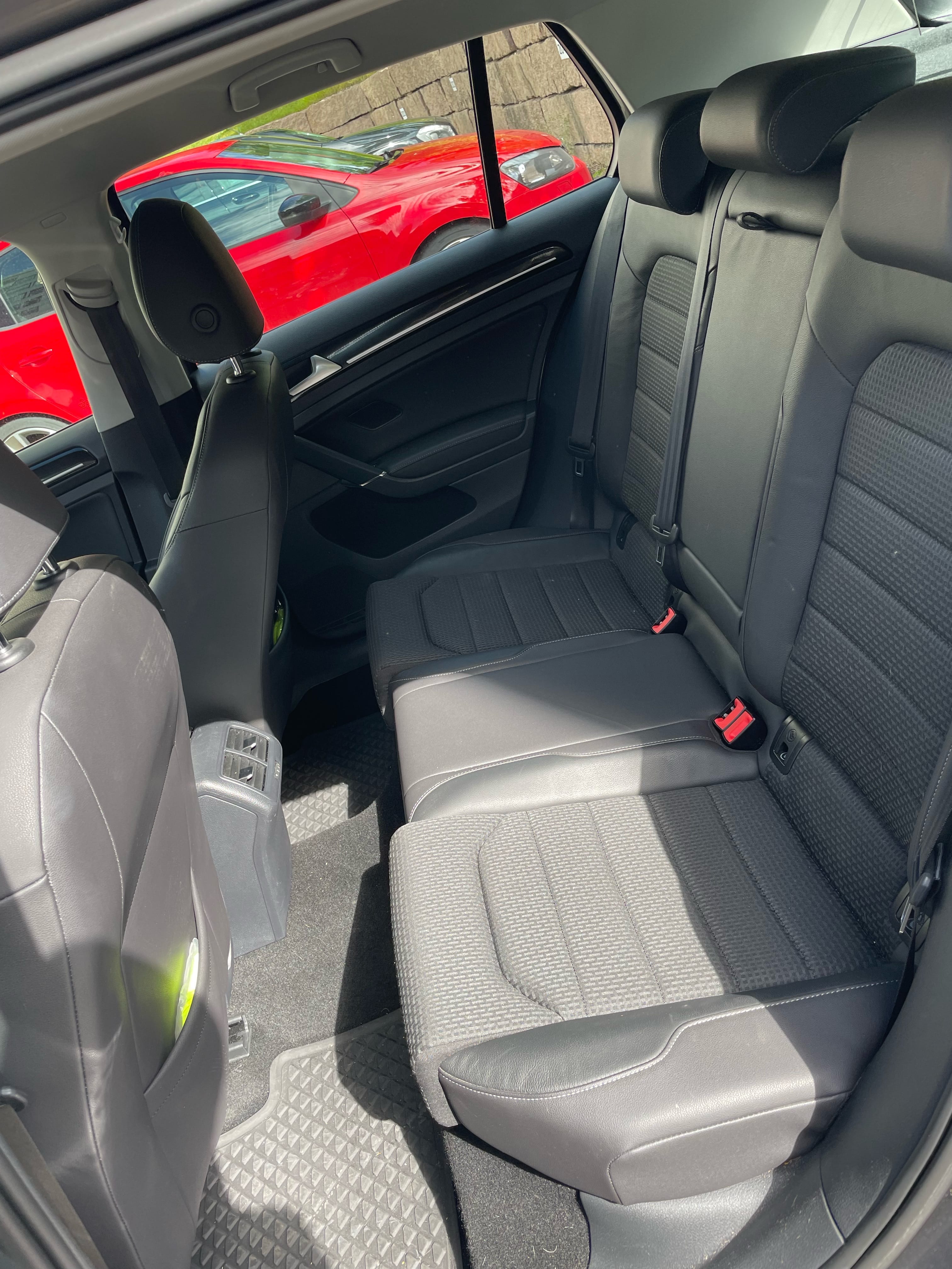 Volkswagen Golf Highline (2014) with Bluetooth audio