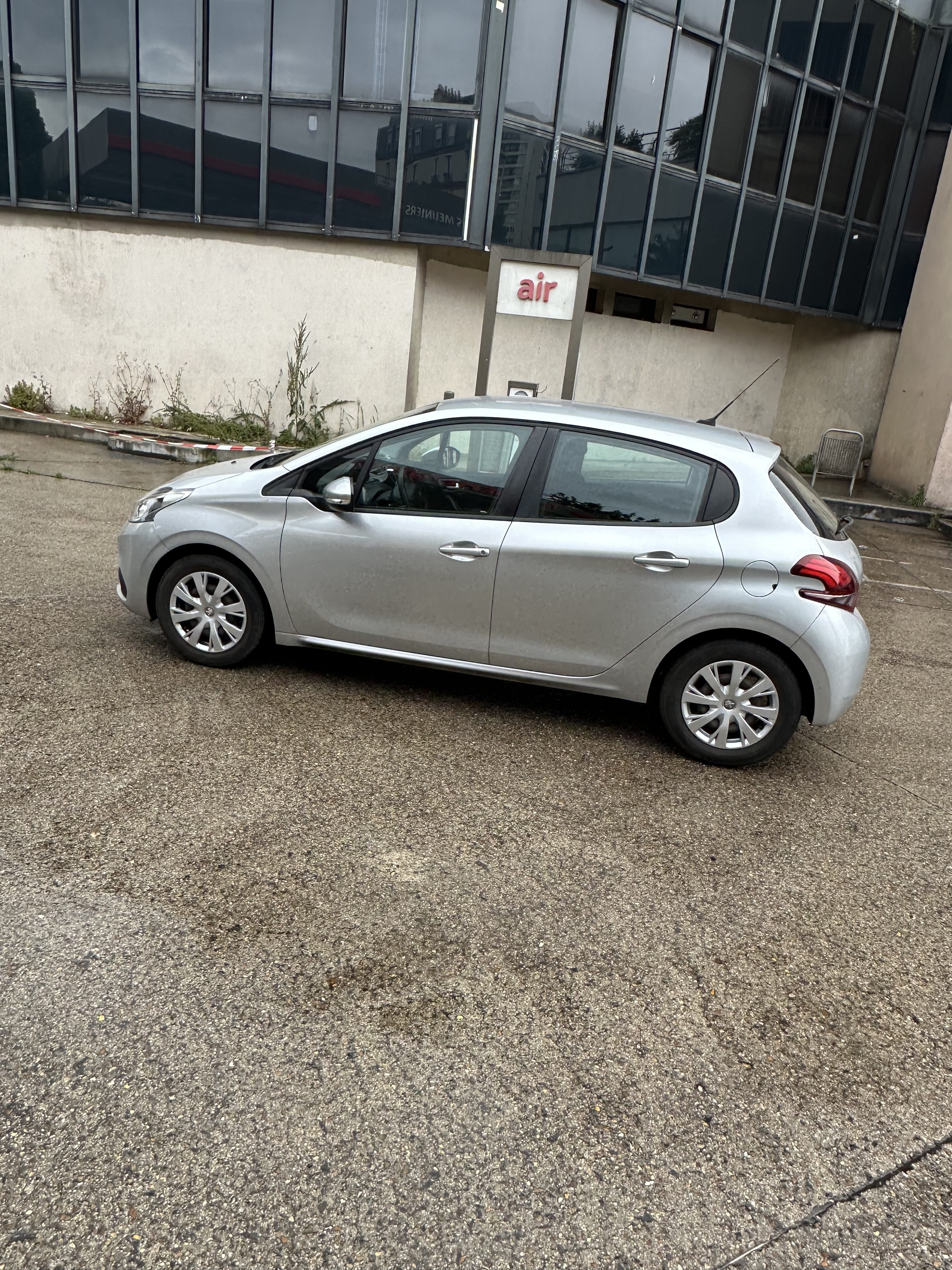 Peugeot 208 avec Climatisation