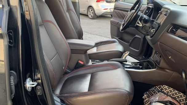 Mitsubishi Outlander PHEV med Lydinngang