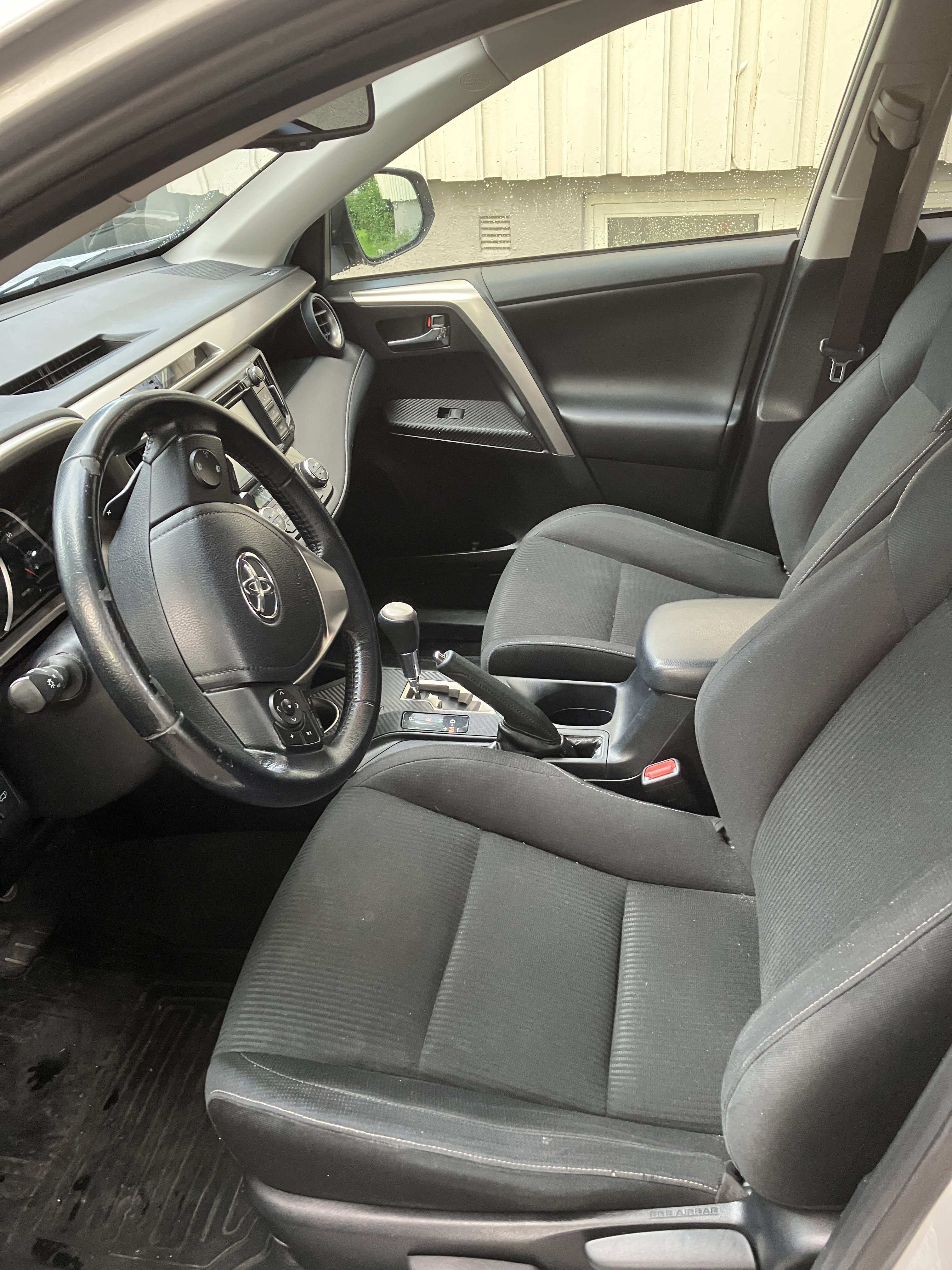 Toyota RAV4 4x4 med Lydinngang