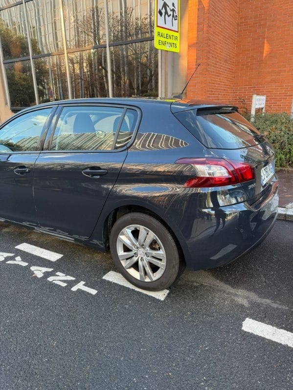 Peugeot 308 avec GPS