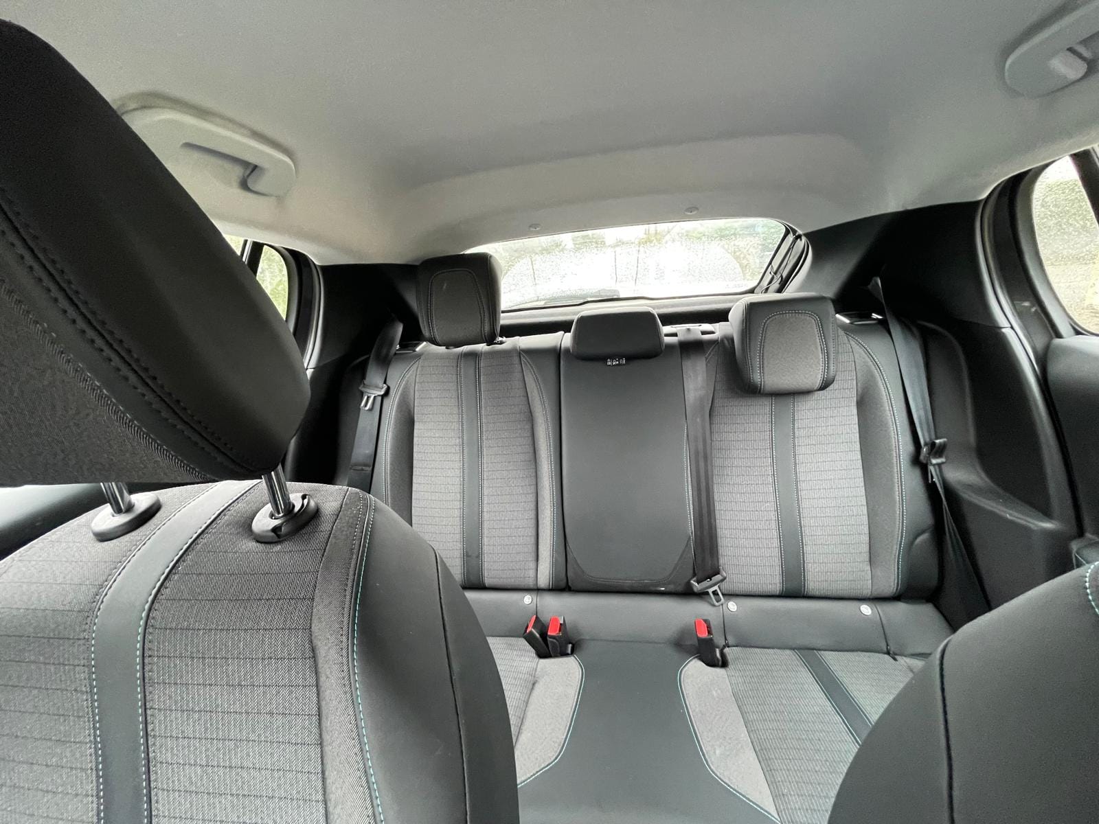 Peugeot 208 avec Apple CarPlay