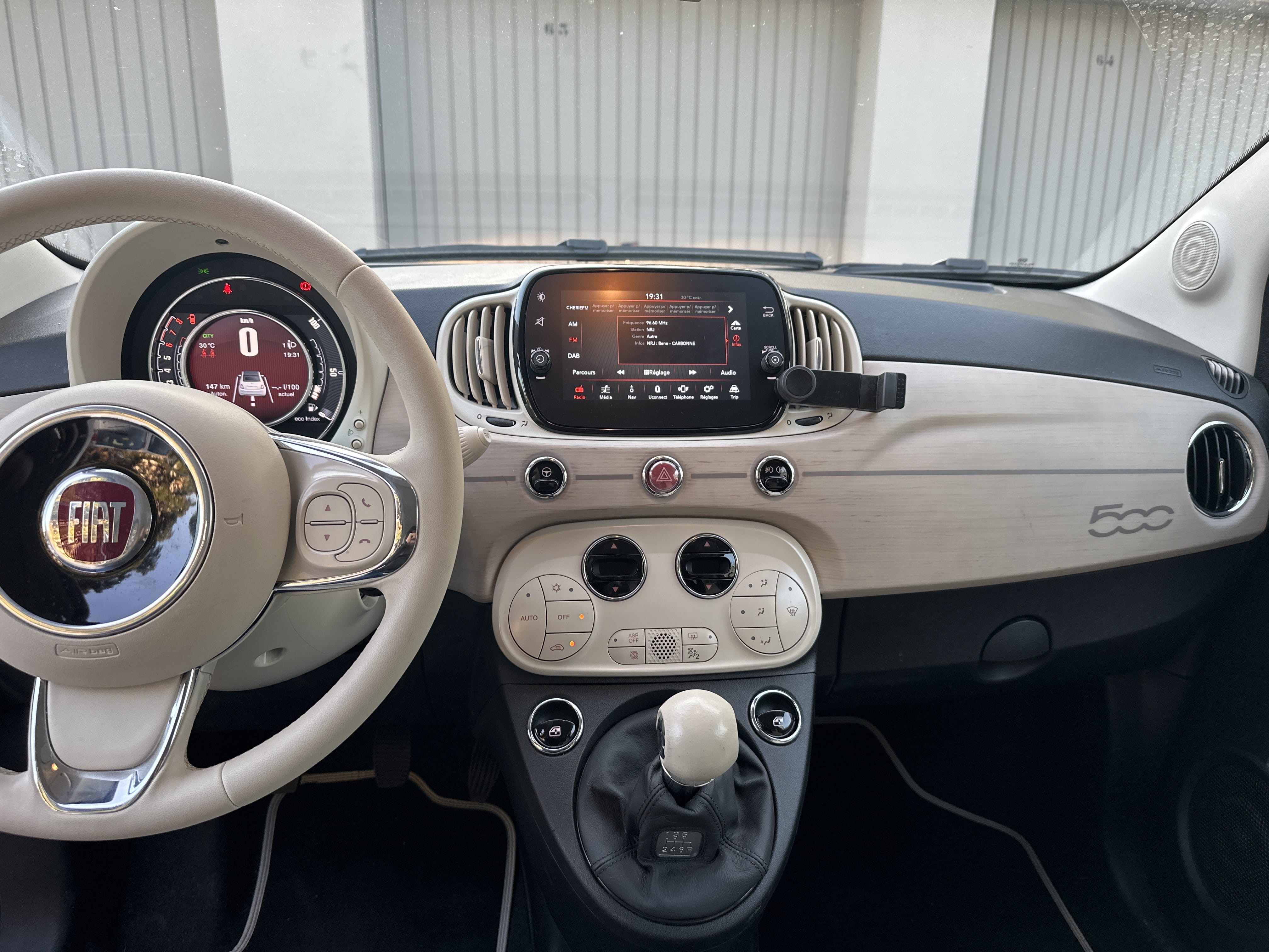 Fiat 500 C Hybride avec Apple CarPlay