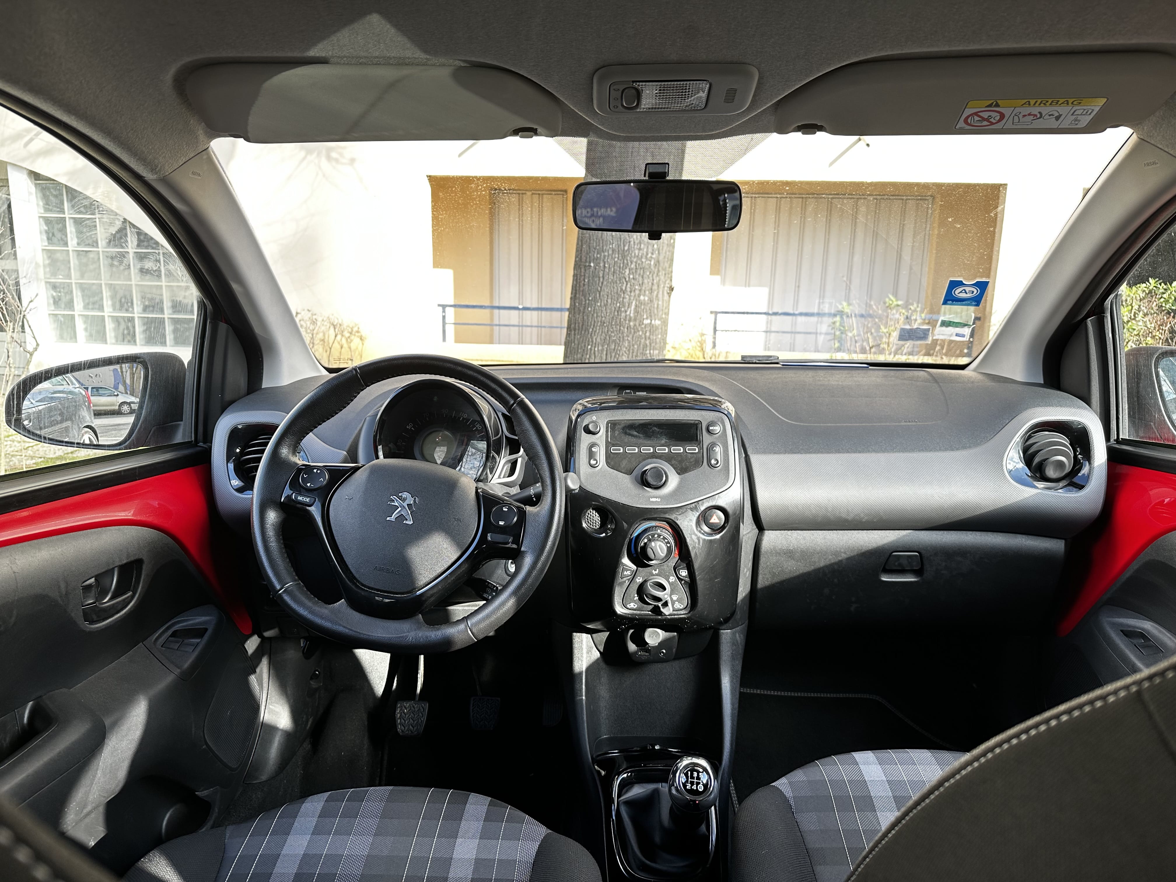 Peugeot 108 STYLE avec Audio Bluetooth