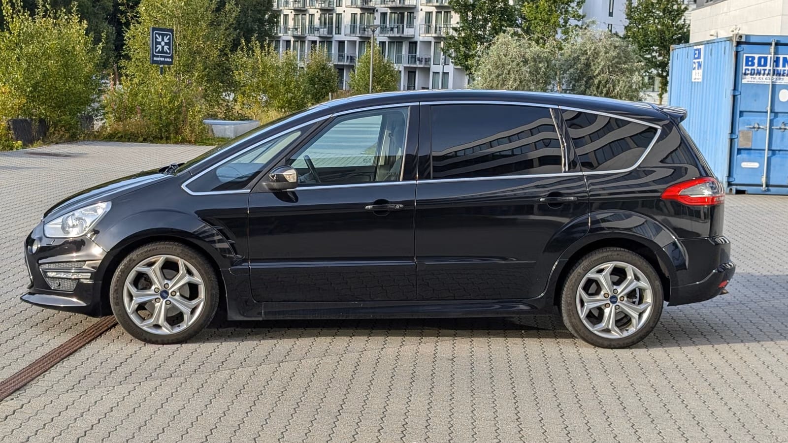 Ford S-Max with Air conditioning