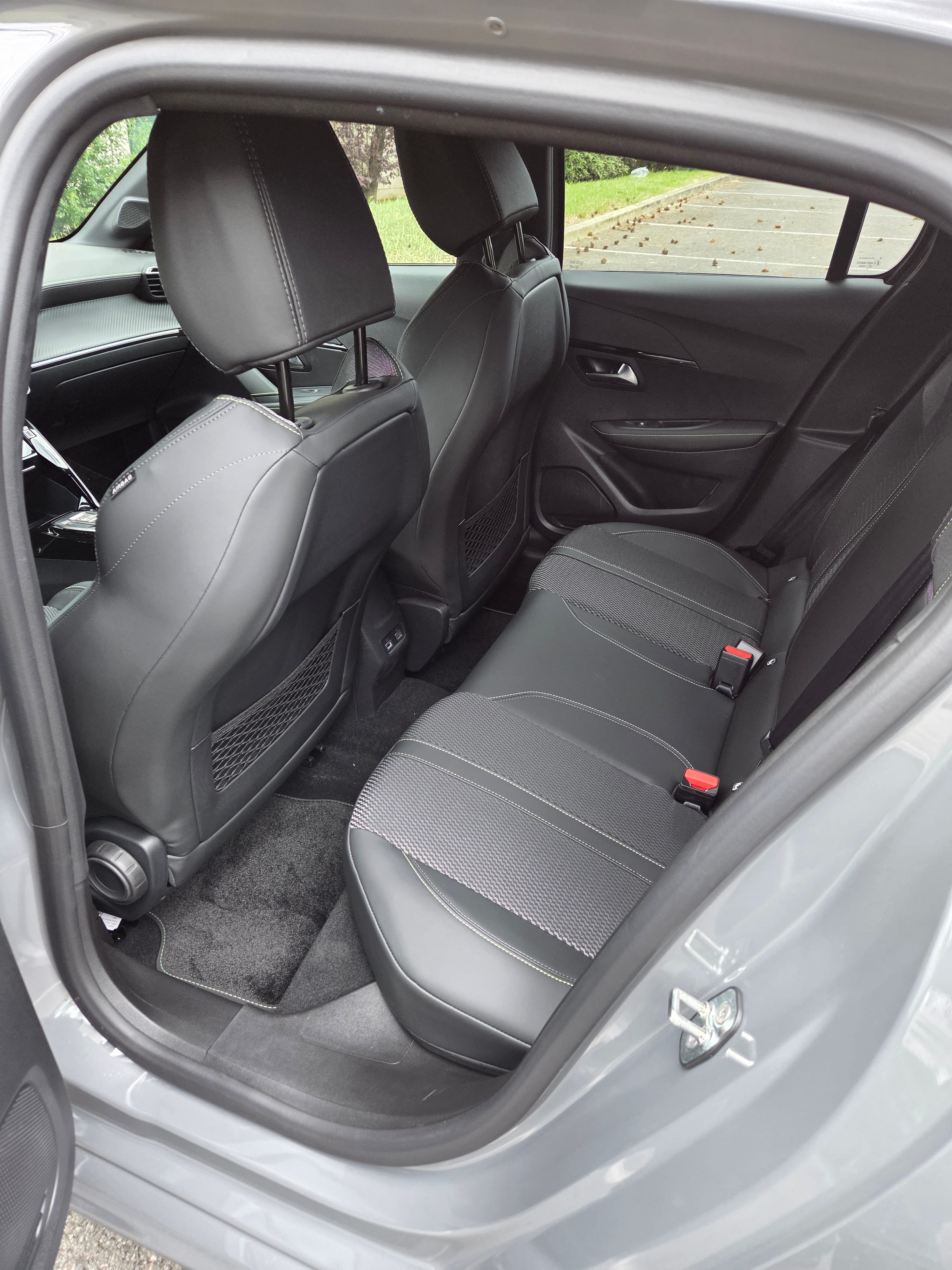 Peugeot 208 avec Apple CarPlay