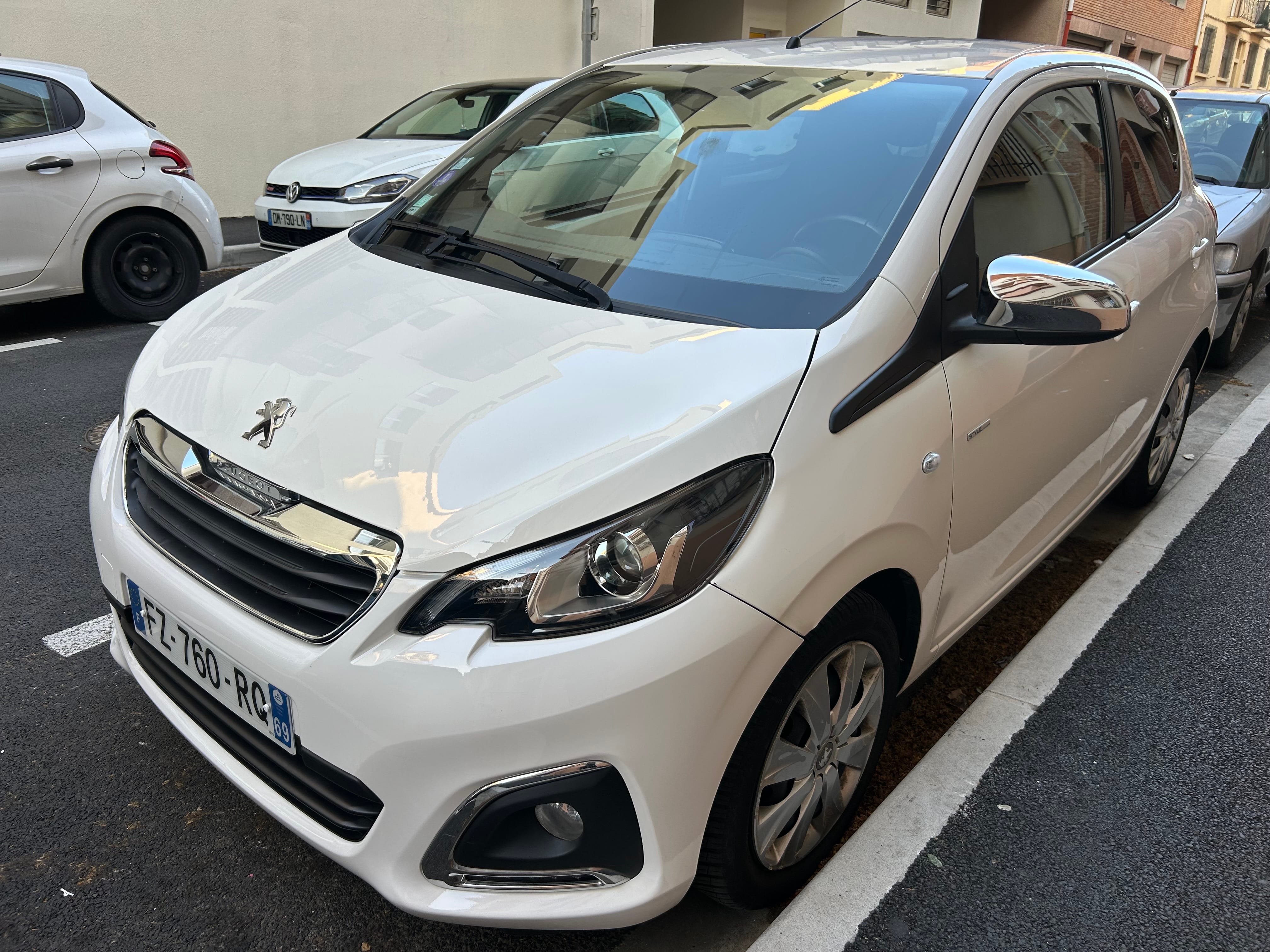Peugeot 108 Exclusive avec Audio Bluetooth