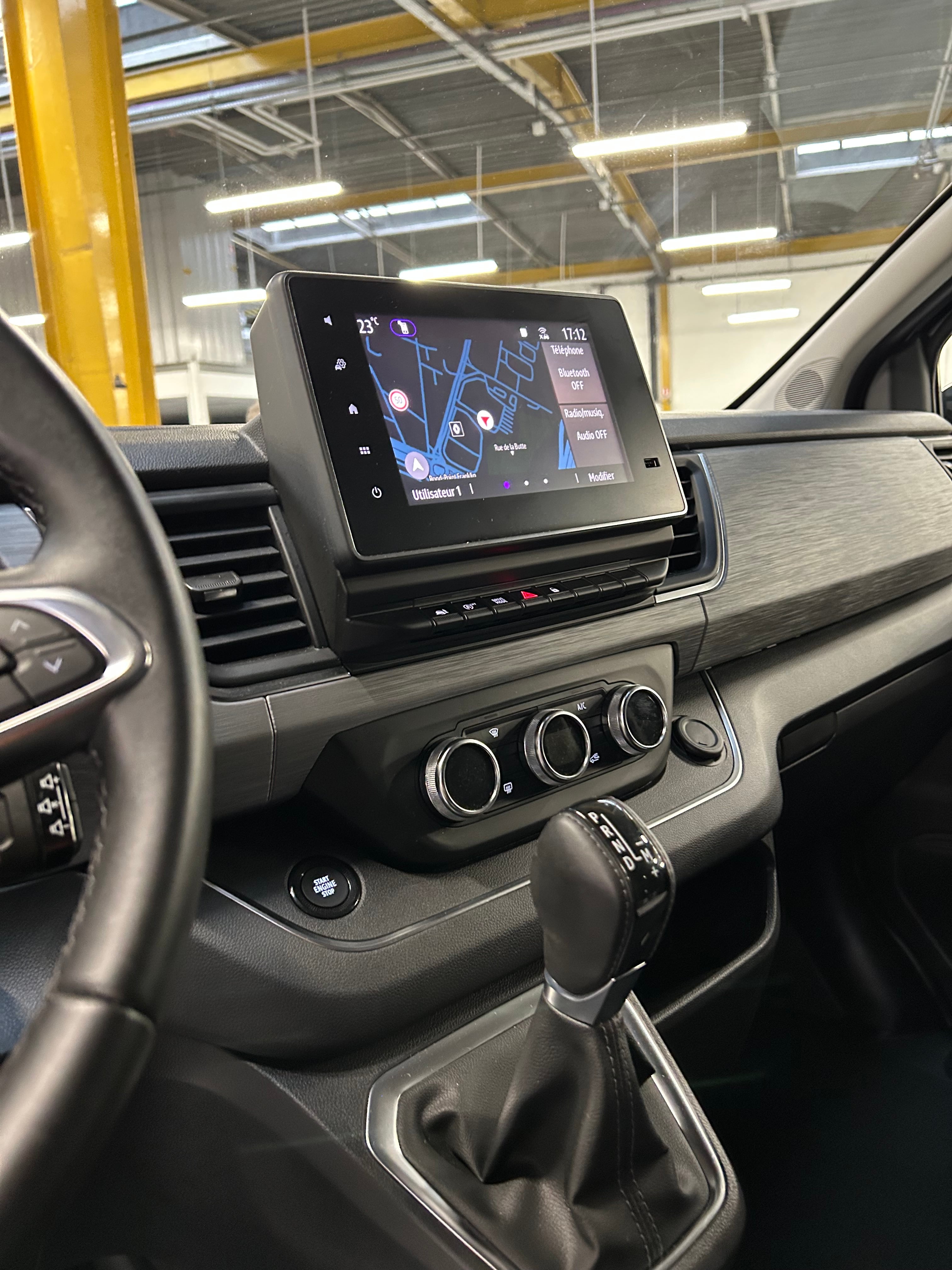 Renault Trafic, 2023, Diesel, Automatik, 8 Sitze