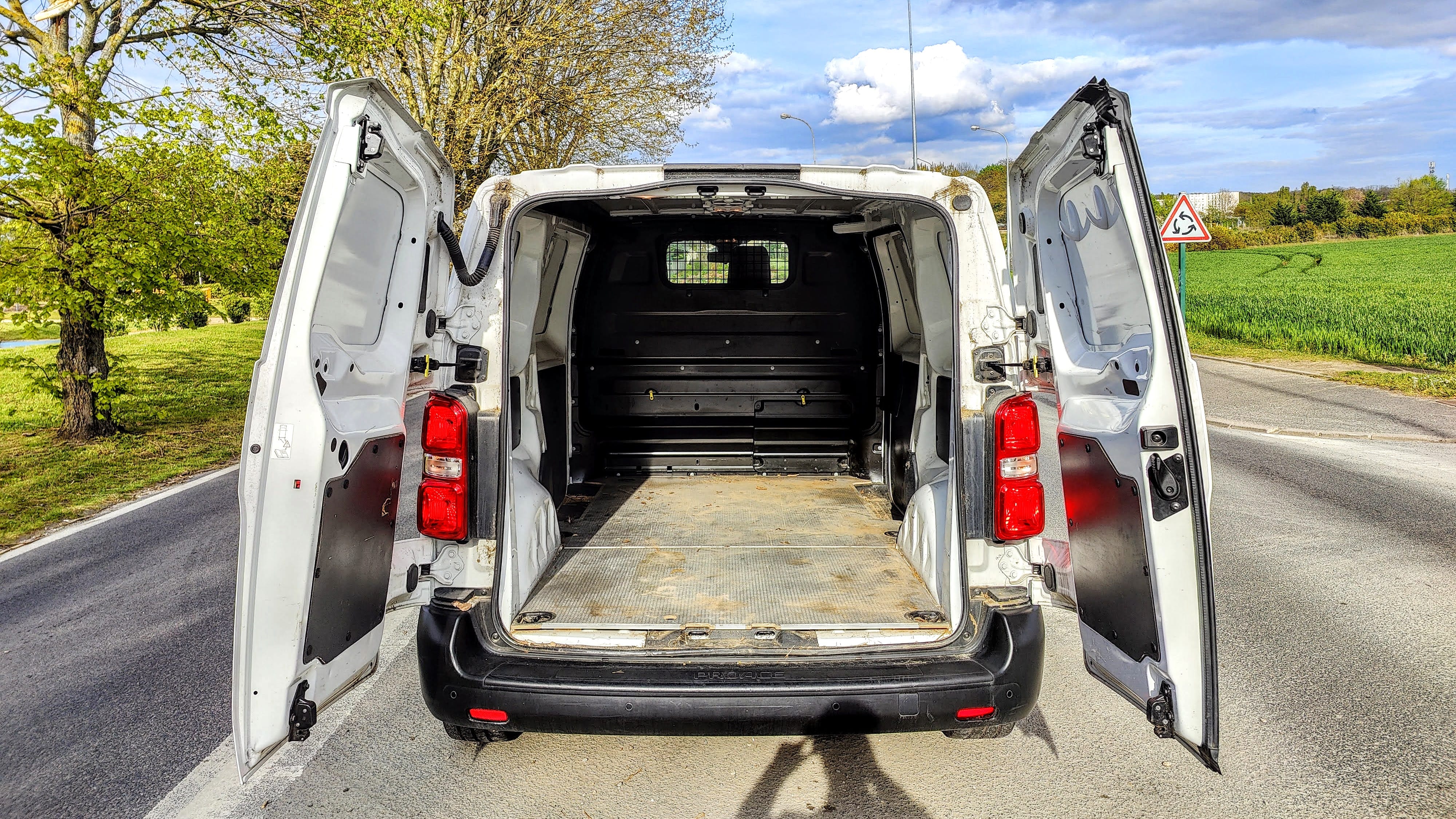 Toyota Proace Fourgon  6,6m3 - FZ720DP avec Audio Bluetooth