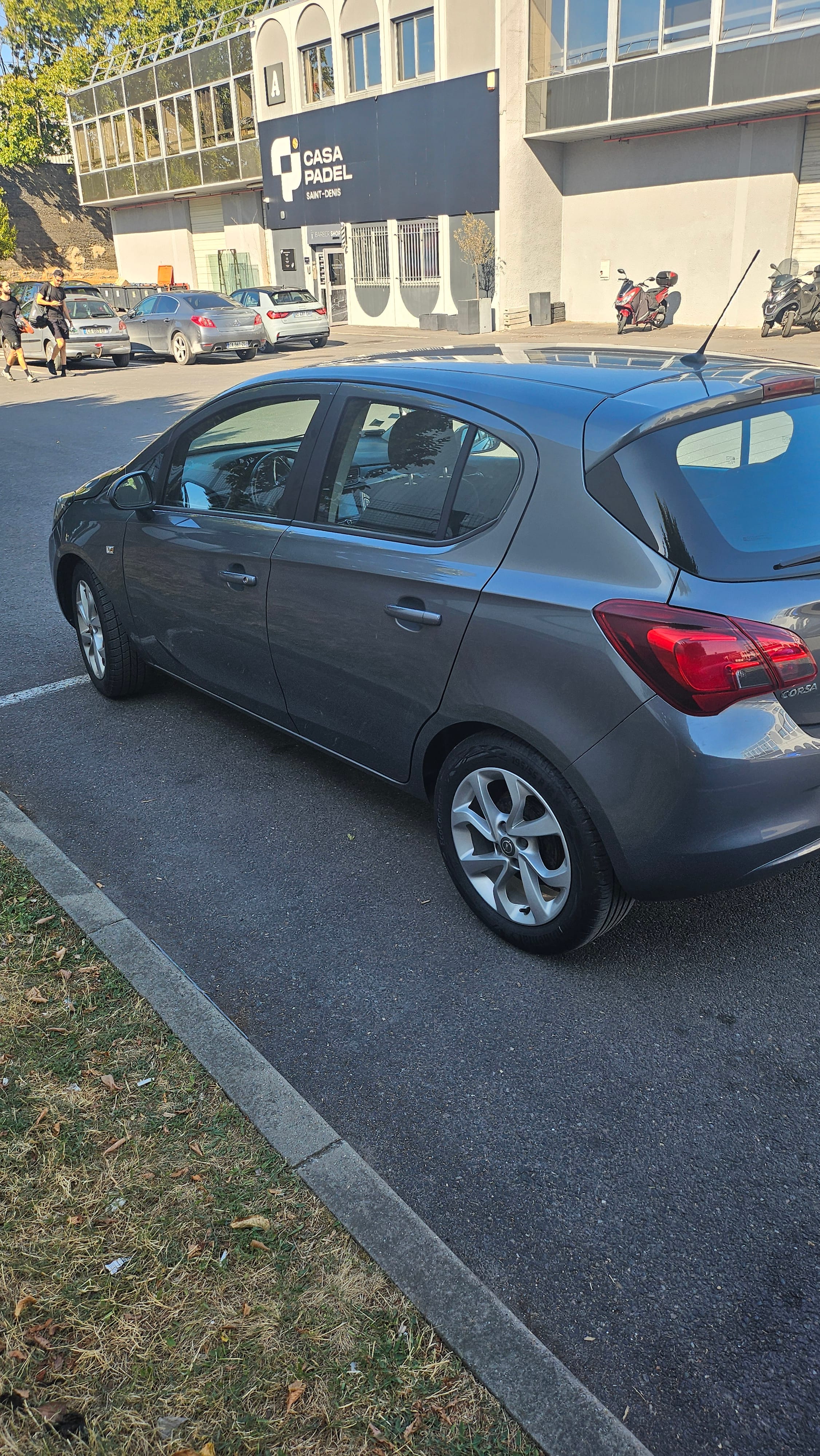 Opel Corsa 1.4 essence avec Climatisation