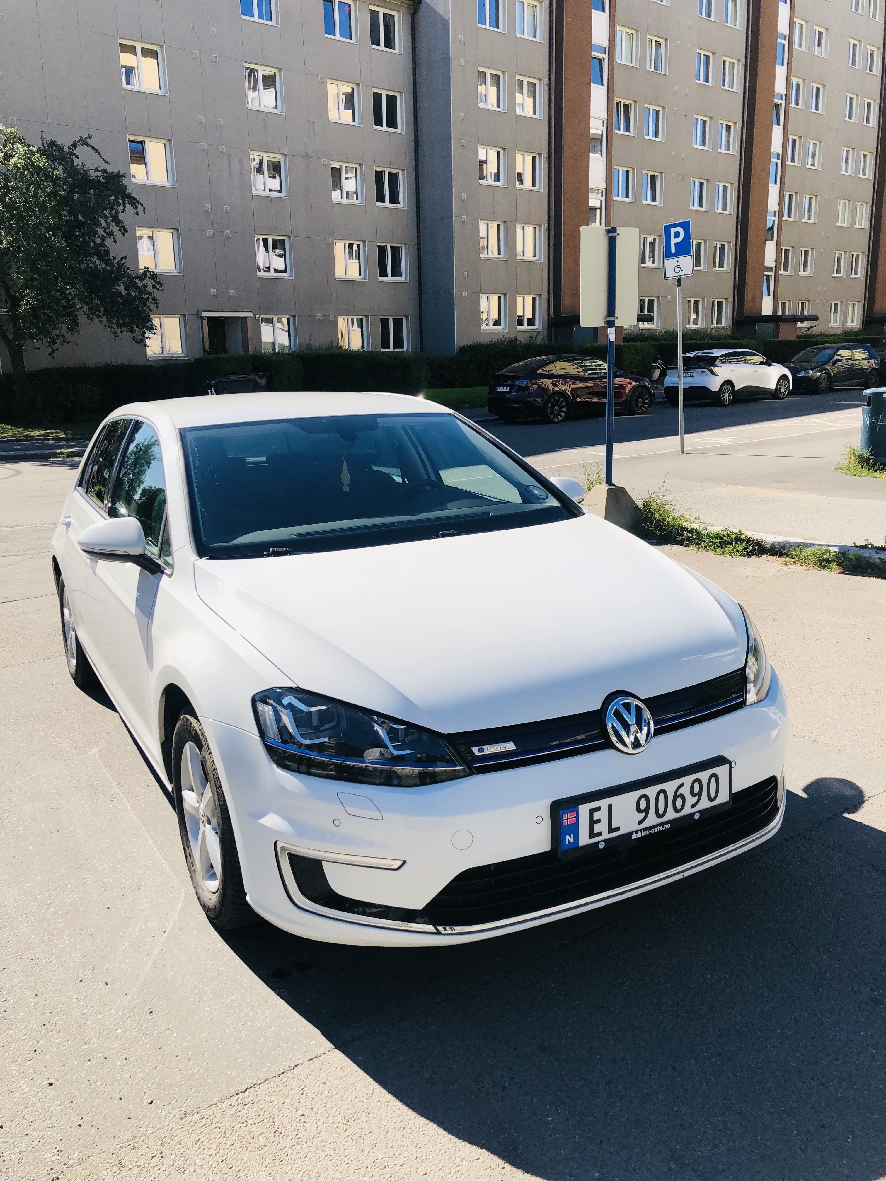 Volkswagen e-Golf with Four-wheel drive