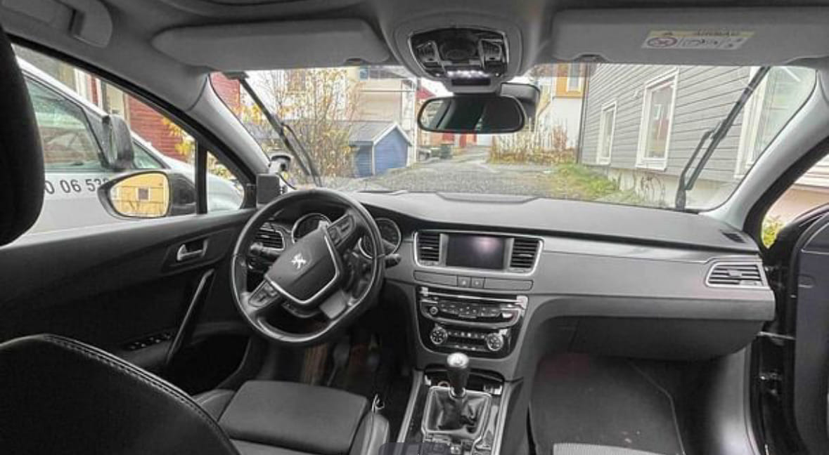 Peugeot 508 SW with Snow tires