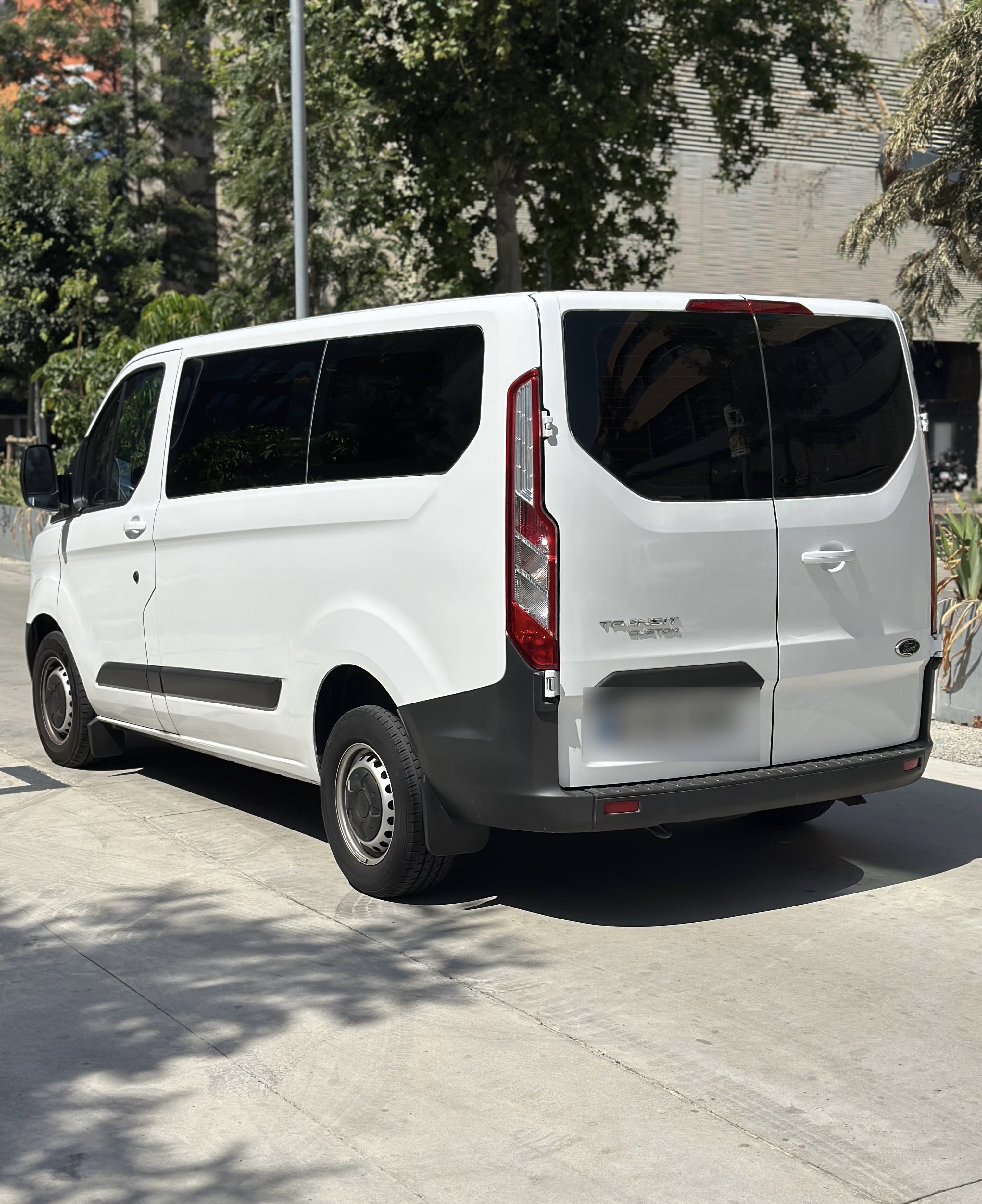 Ford Transit Connect Titanium KDC med Cruisekontroll