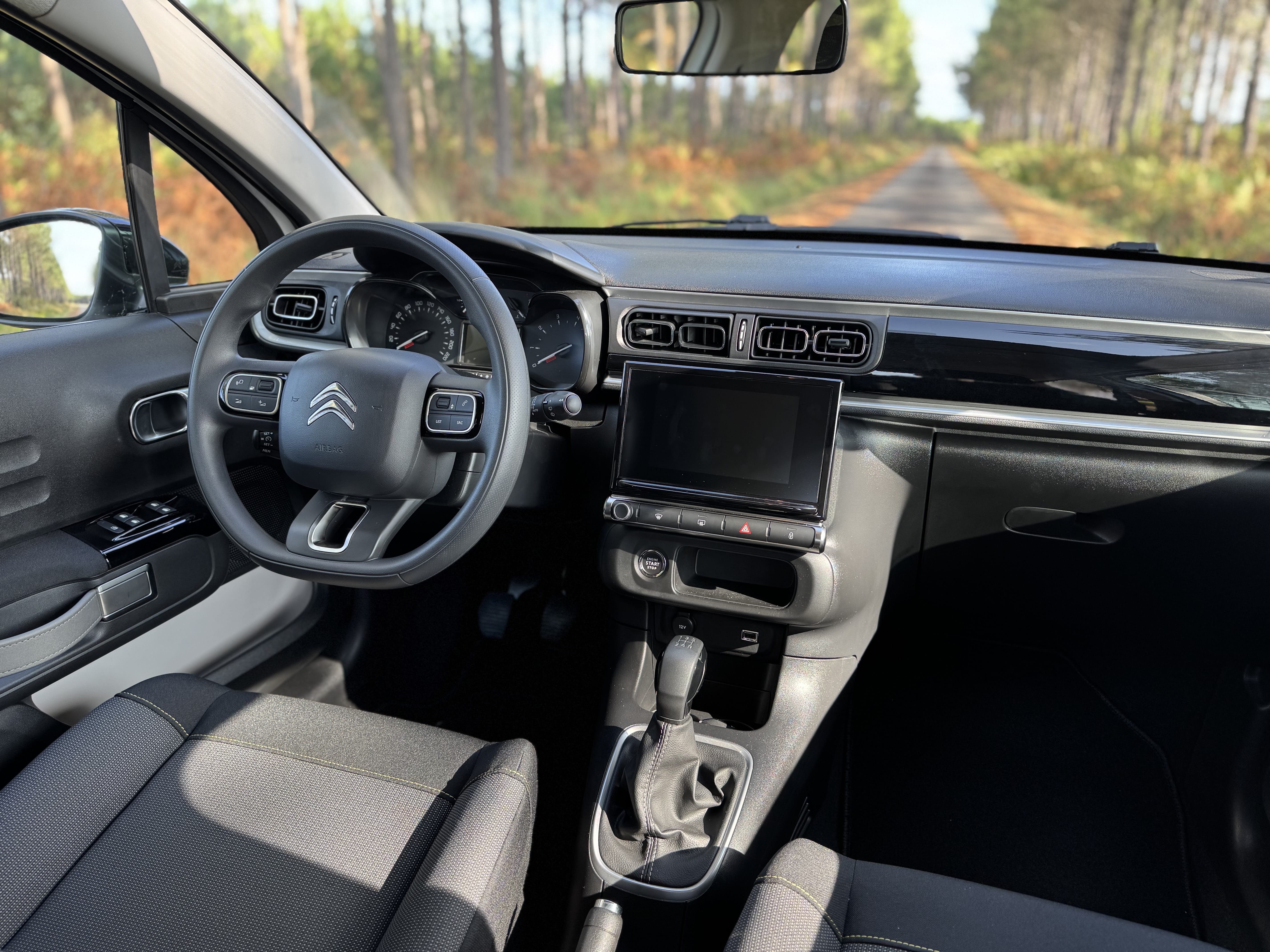 Citroen C3 CITROEN C3 PURETECH 83 SHINE avec Entrée audio / iPod