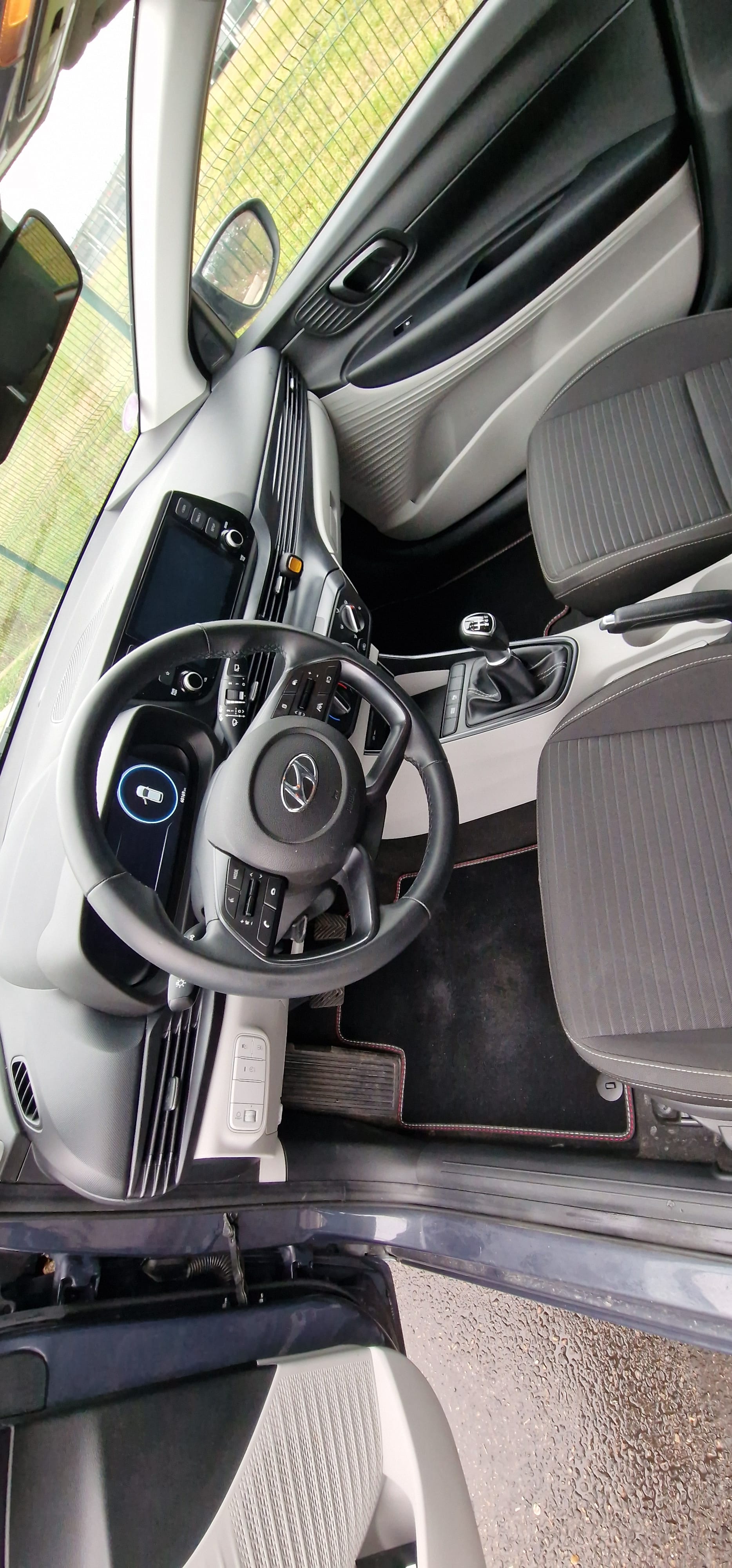 Hyundai i20 1.0 100 CV avec Pneus neige