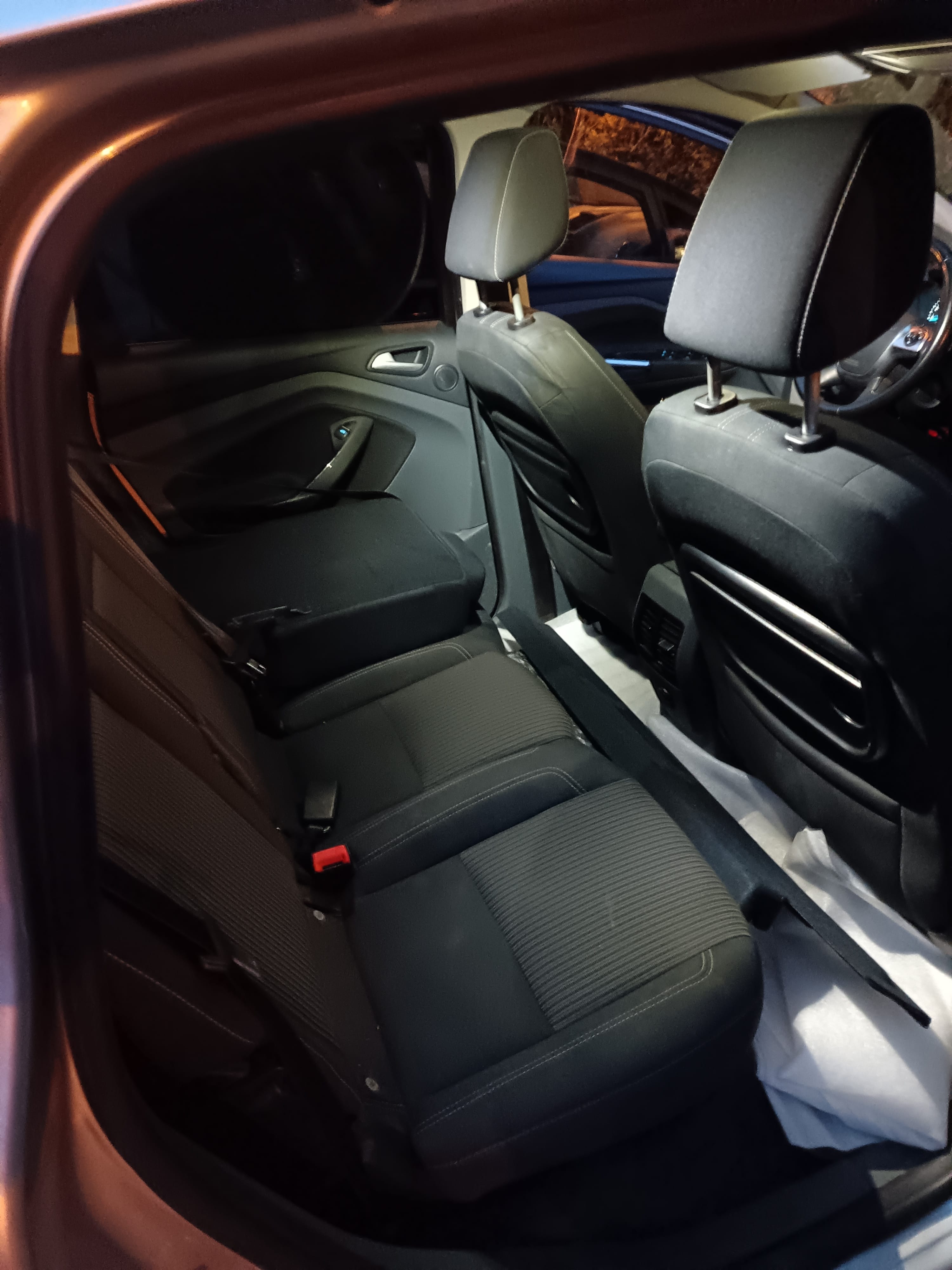 Ford C-Max avec Autoradio