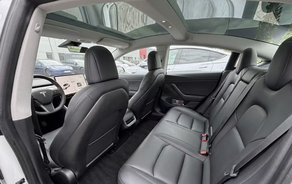 Tesla Model 3 Standard Range Plus mit Navigationsgerät