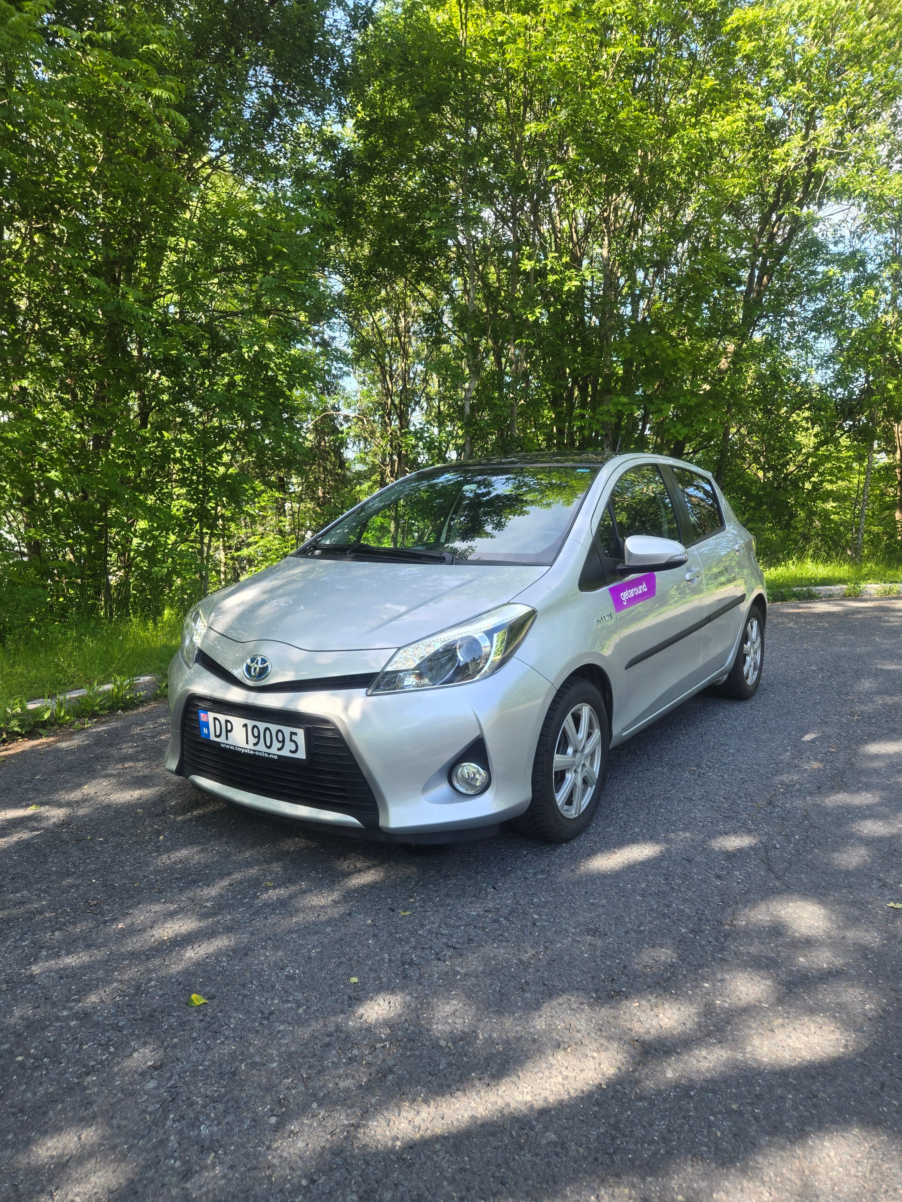 Toyota Yaris Hybrid 1,5 Bensin/Hybrid m/ Automatgir, inkludert BEBOERKORT SONE parkering, 2013, Blyfri 95 / Elektrisk (hybrid), automatisk