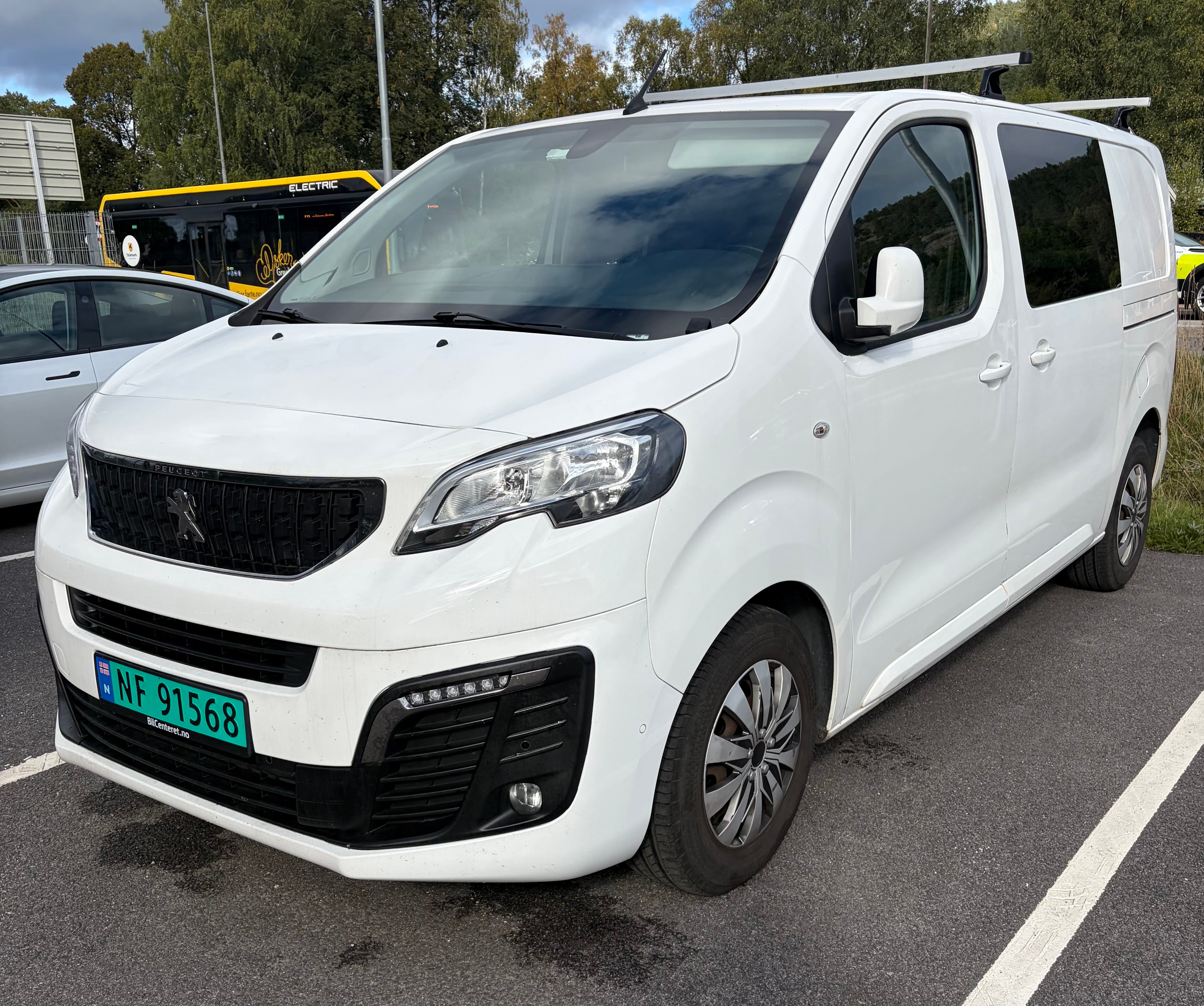 Peugeot Expert - Meget romslig varebil med 3 seter og takstativ – Perfekt til flytting eller IKEA-turer, 2018, Diesel