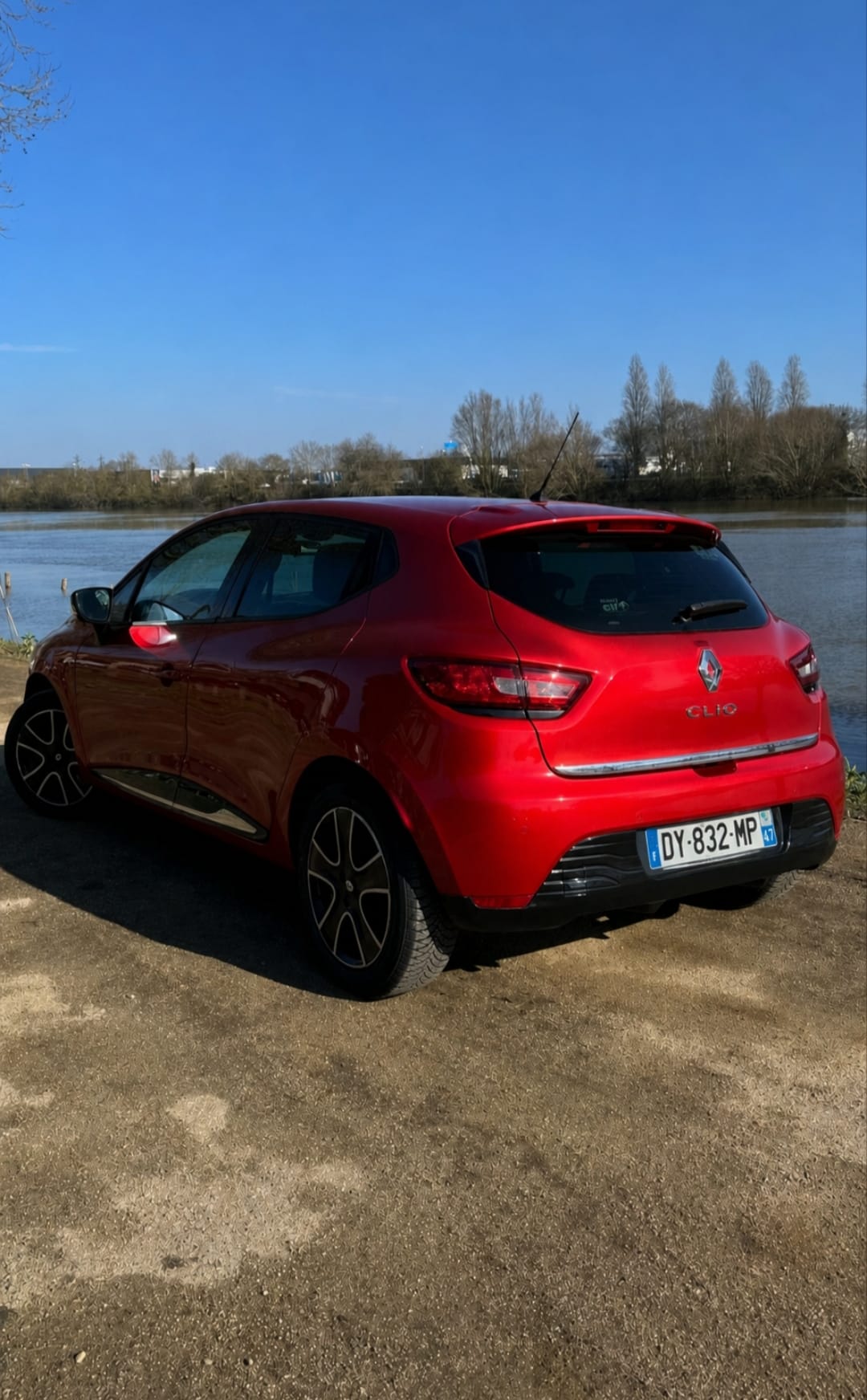 Renault Clio Éco - Gare de Sète à 2min / Clim / Accés autonome avec GPS