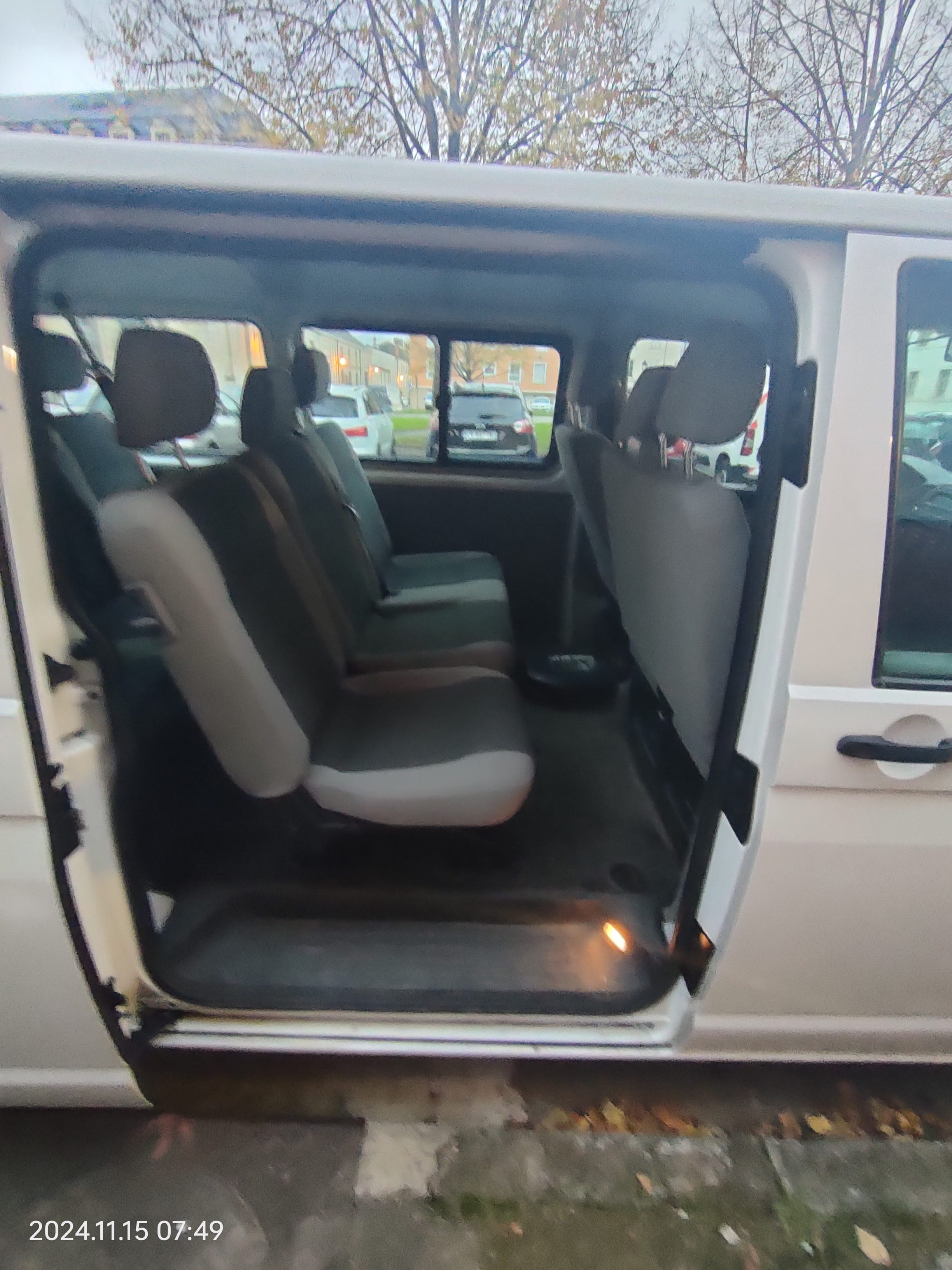 Volkswagen Transporter Combi pneu neige très grand coffre avec Audio Bluetooth