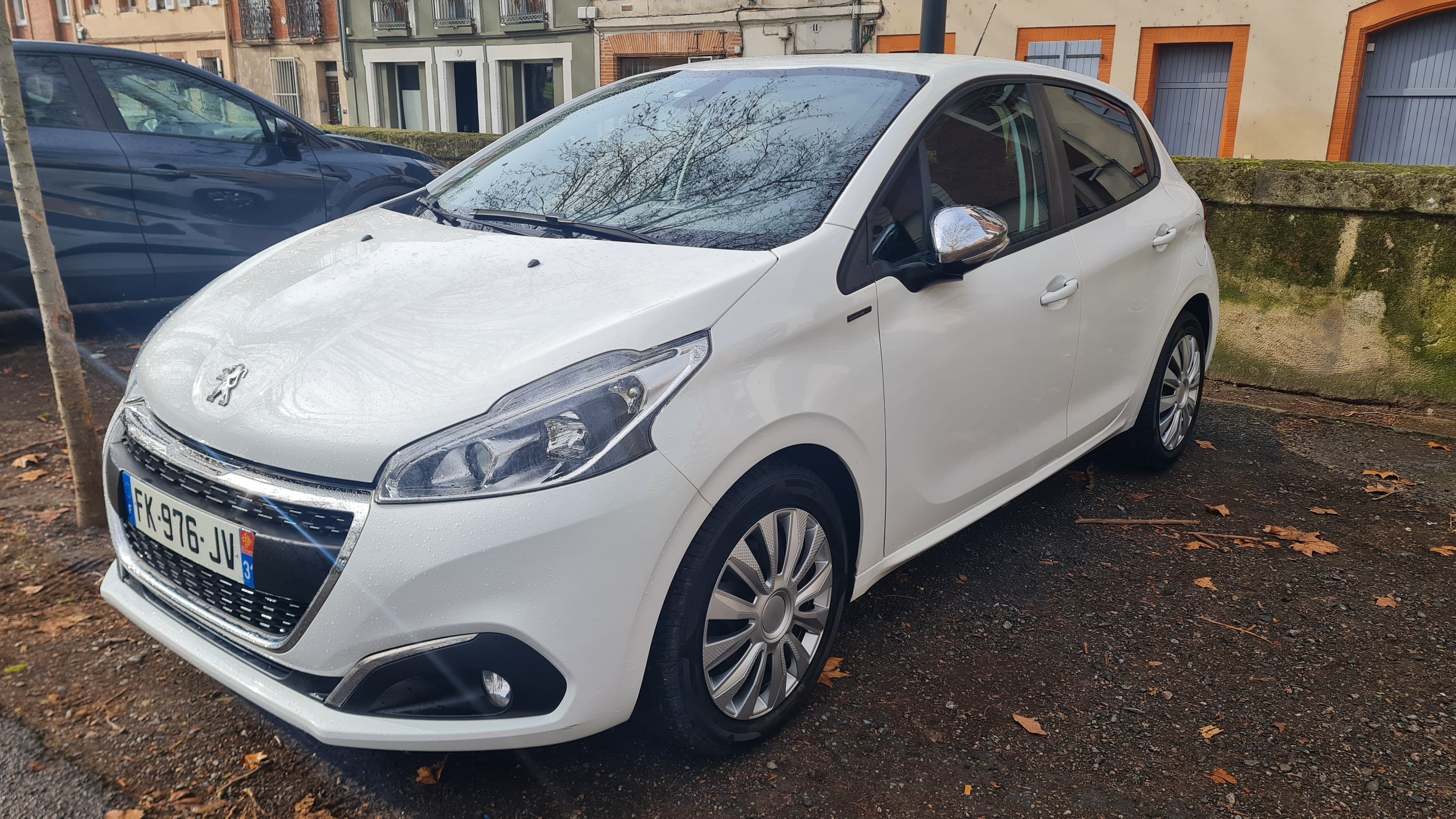 Peugeot 208 1.2L ESSENCE, 2019, Essence 98