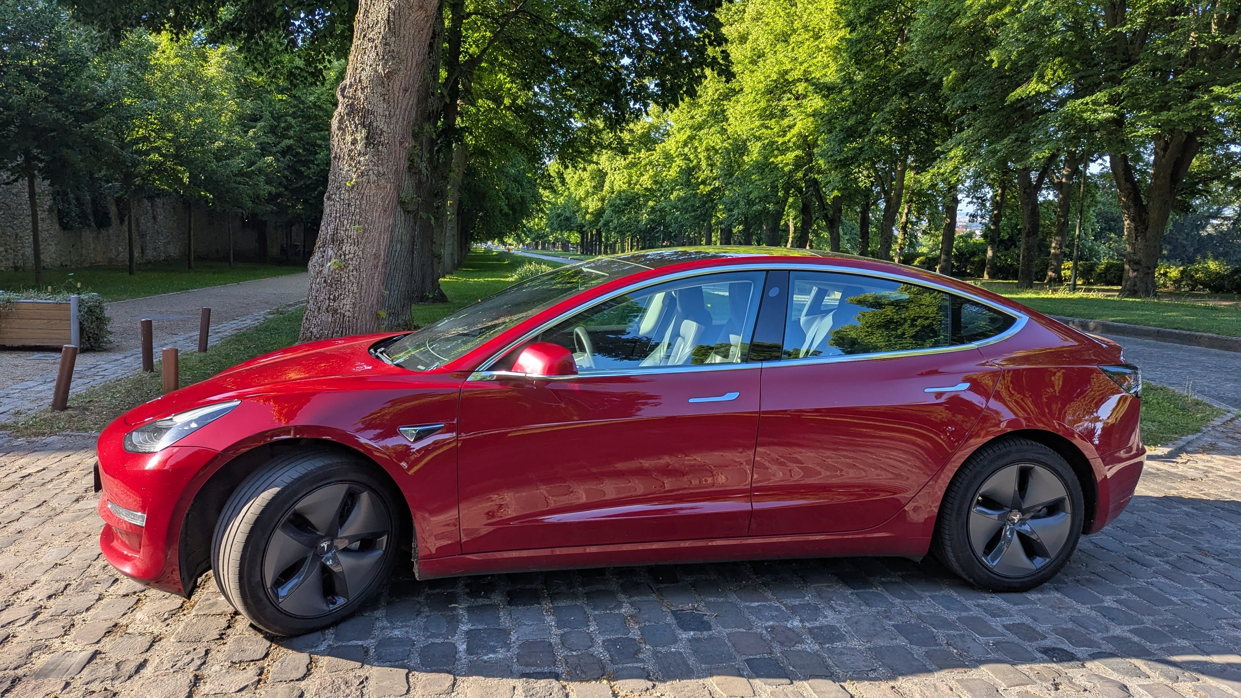 Tesla Model 3 Long Range 4x4 - Rouge avec Régulateur de vitesse