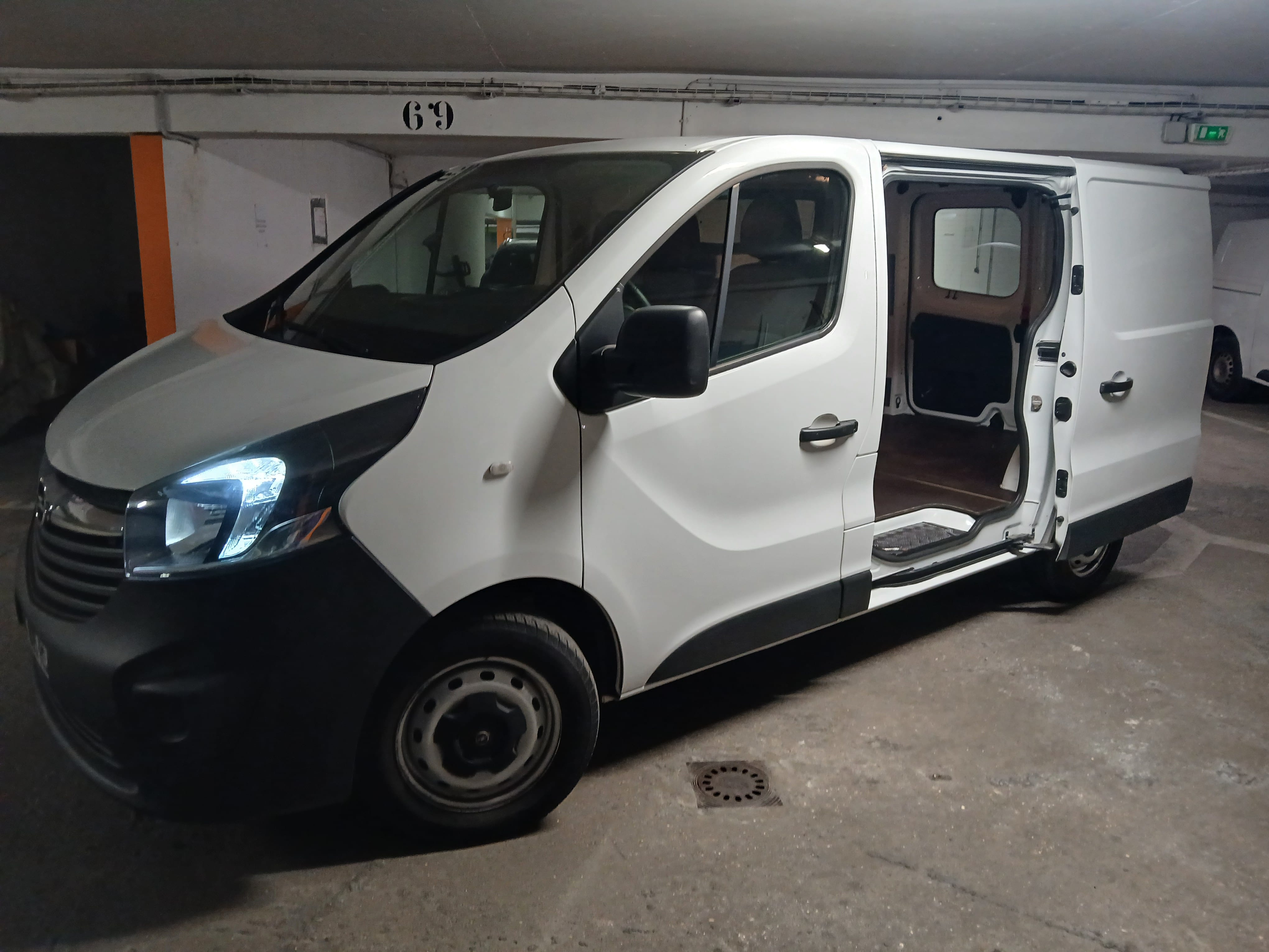 Opel Vivaro avec Autoradio