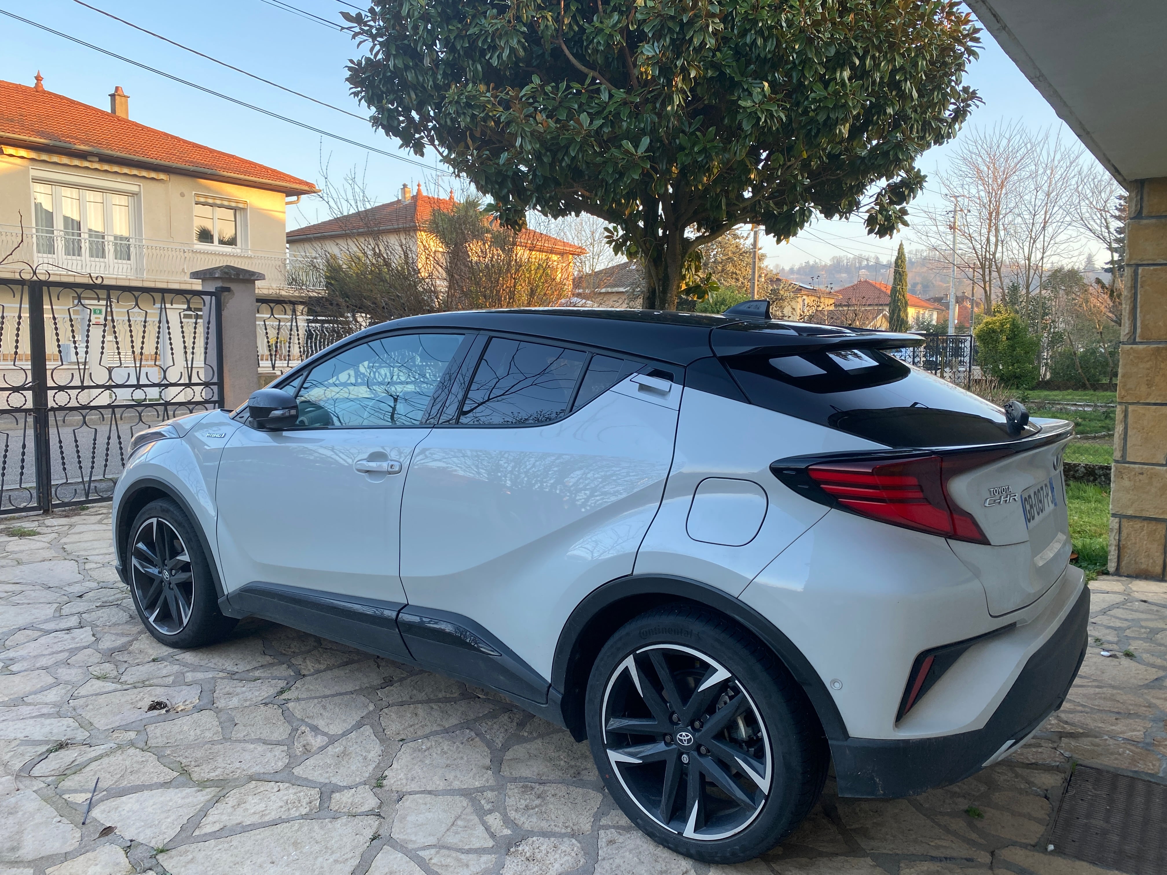 Toyota C-HR Hybrid avec GPS