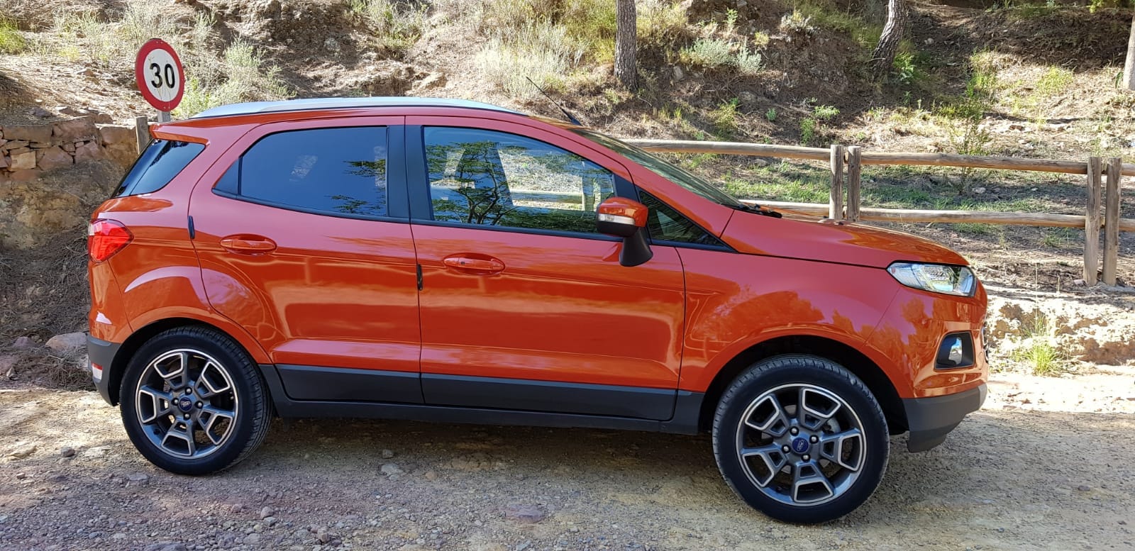 Ford EcoSport Wifi & Deliver FREE med GPS