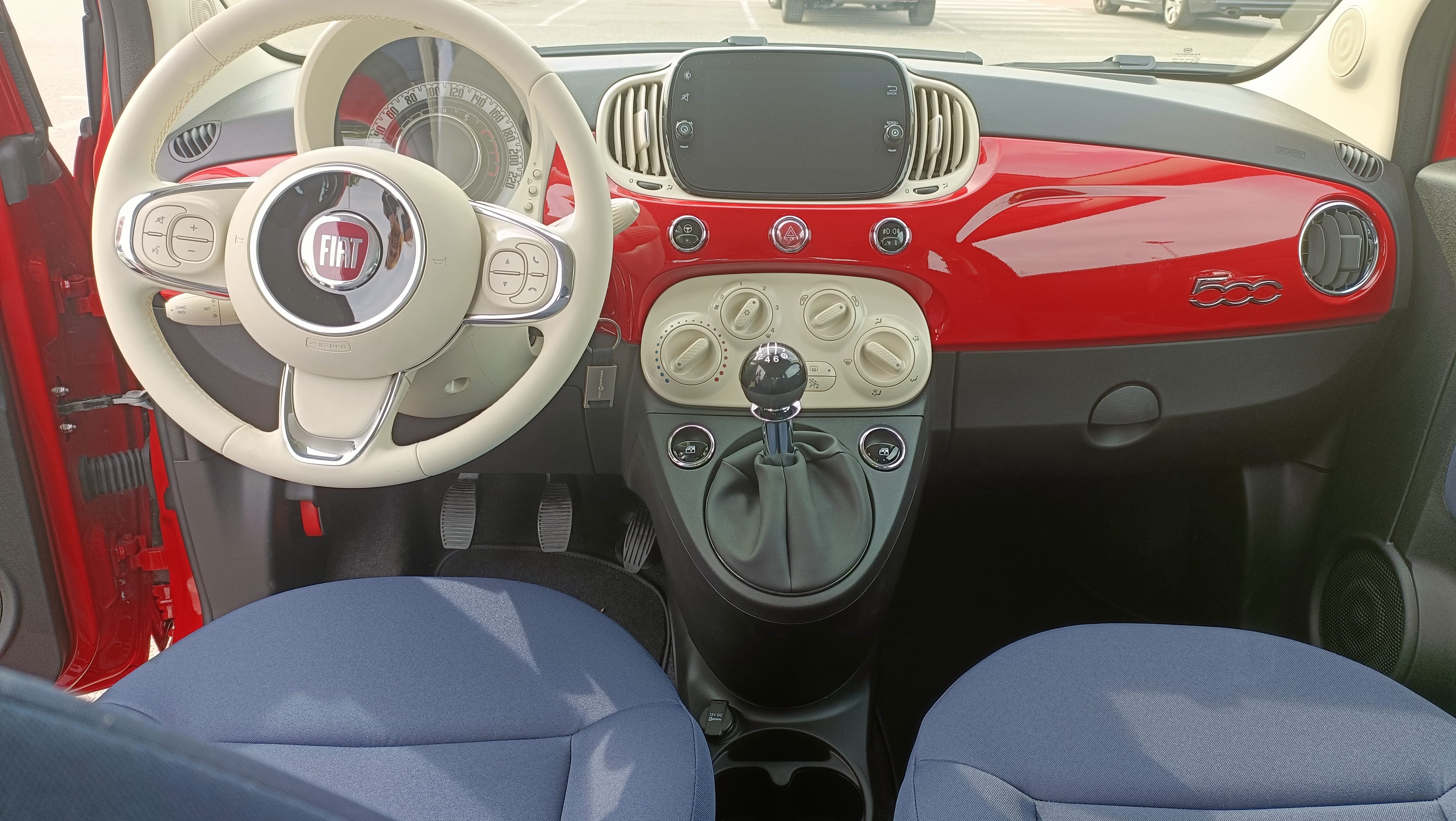 Fiat 500 HIBRYDO con Control de velocidad