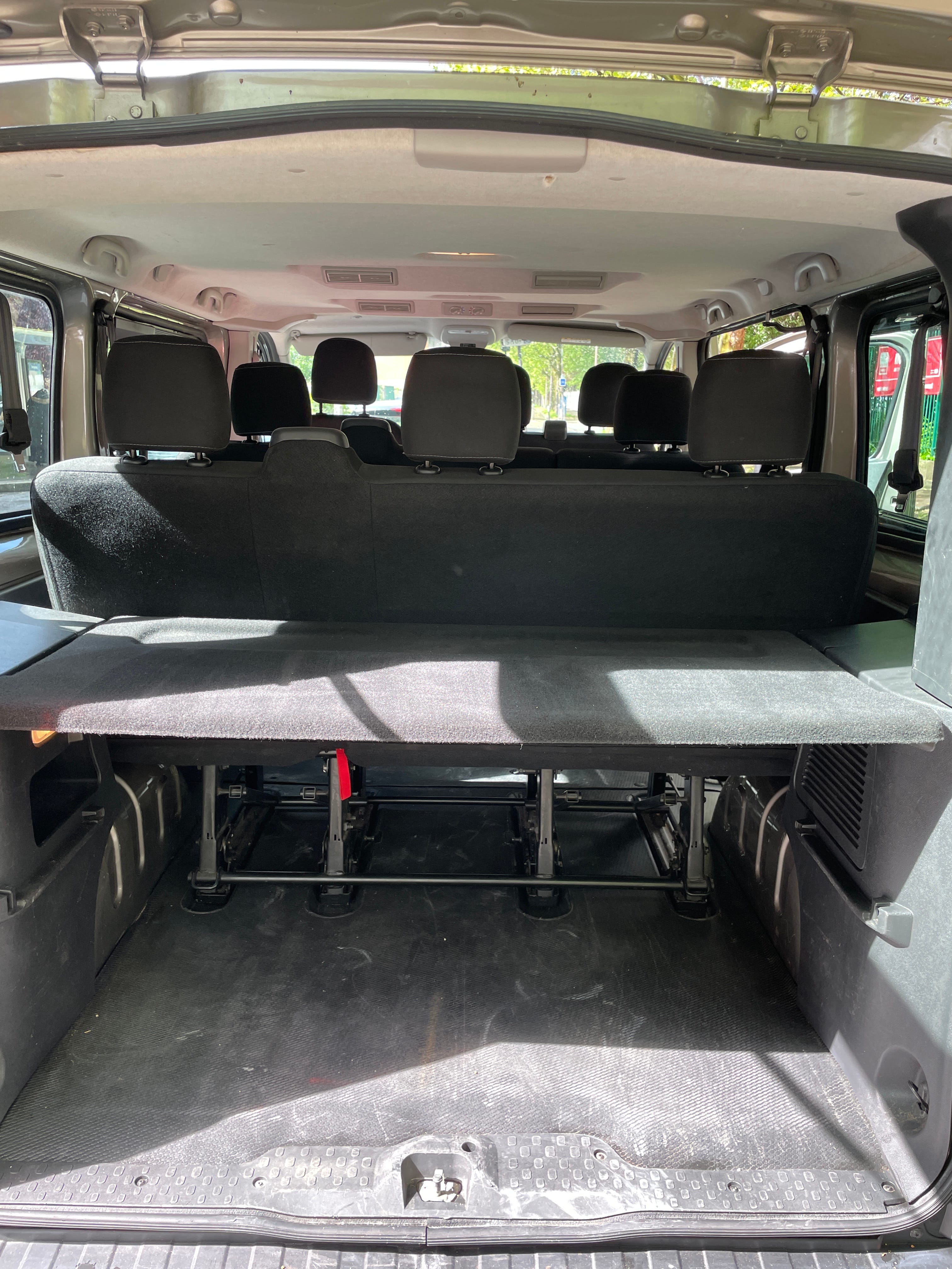 Opel Vivaro Combi avec Entrée audio / iPod