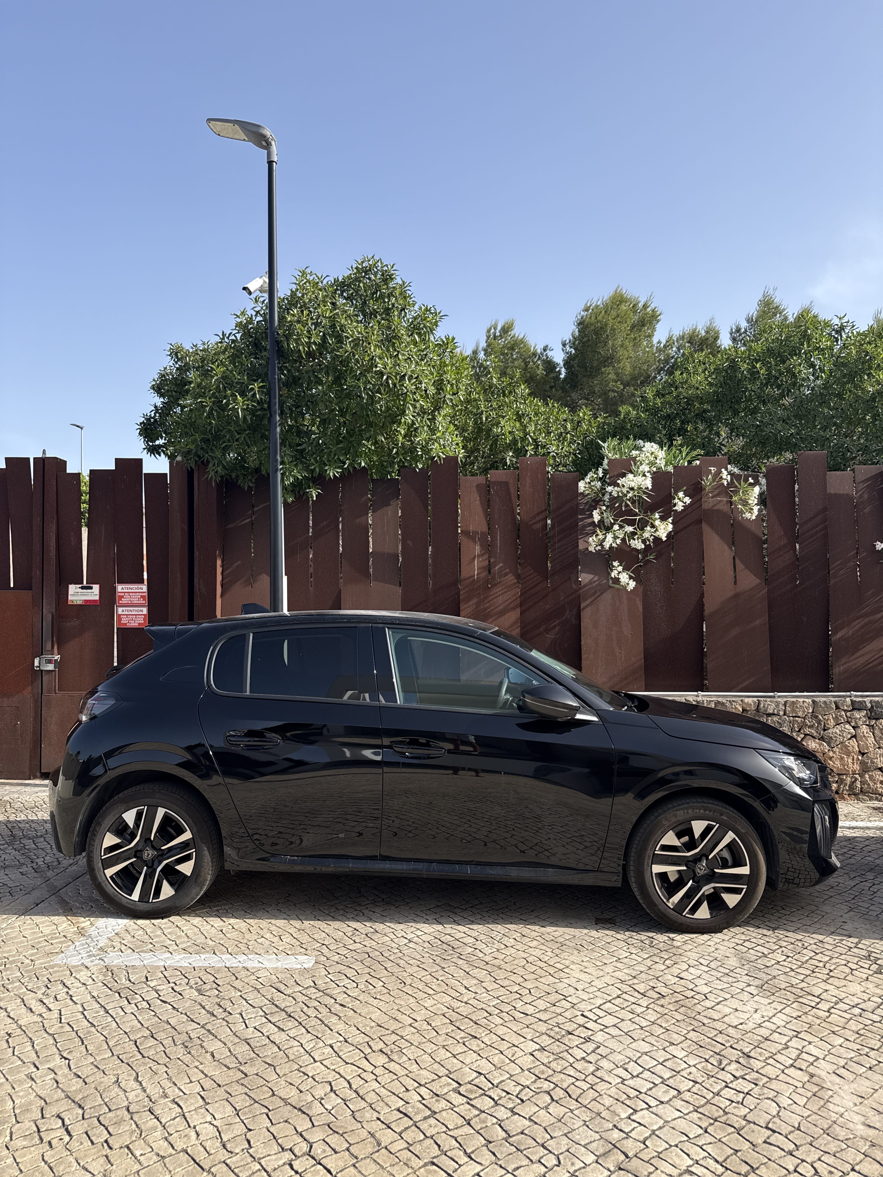 Peugeot 208 con Aire acondicionado