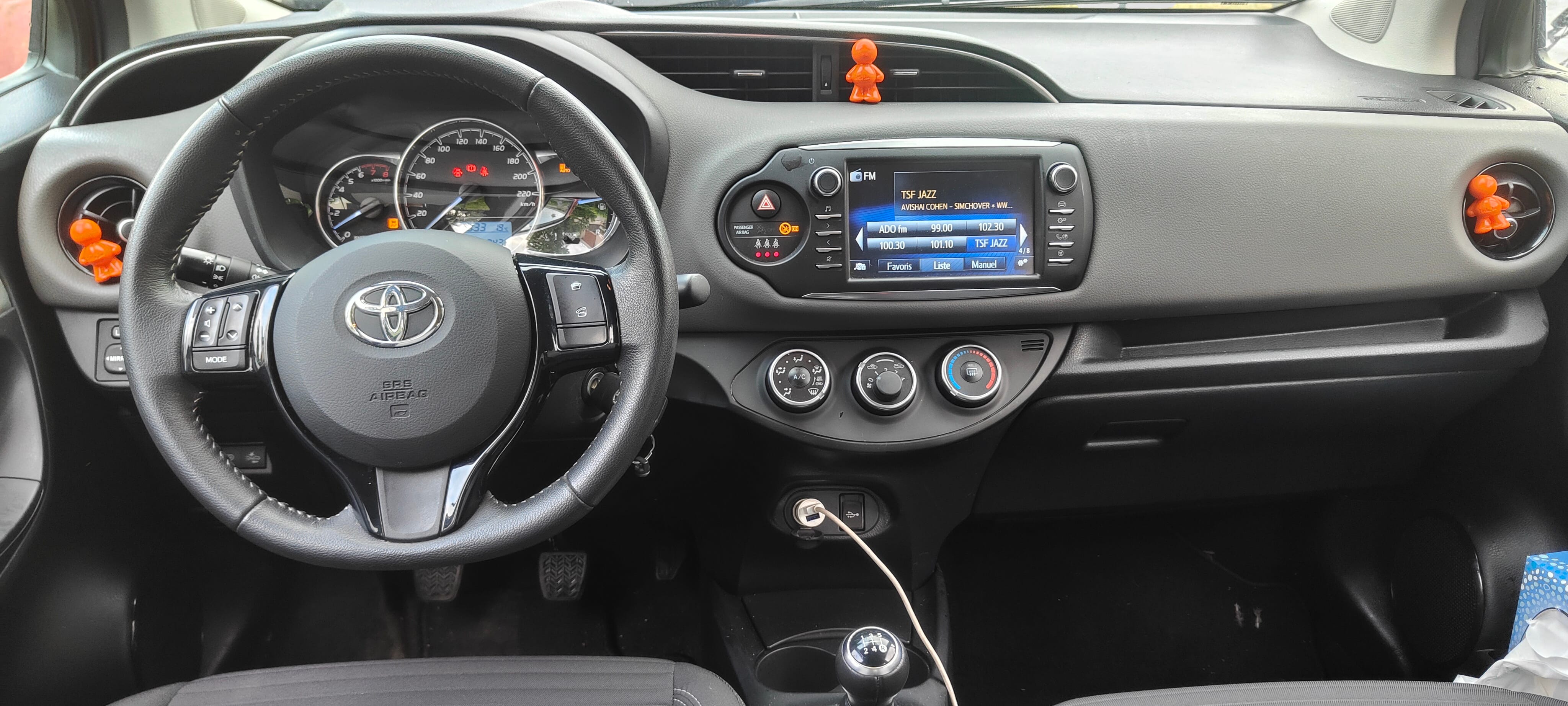 Toyota Yaris 1.0 i 72cv essence avec Port USB