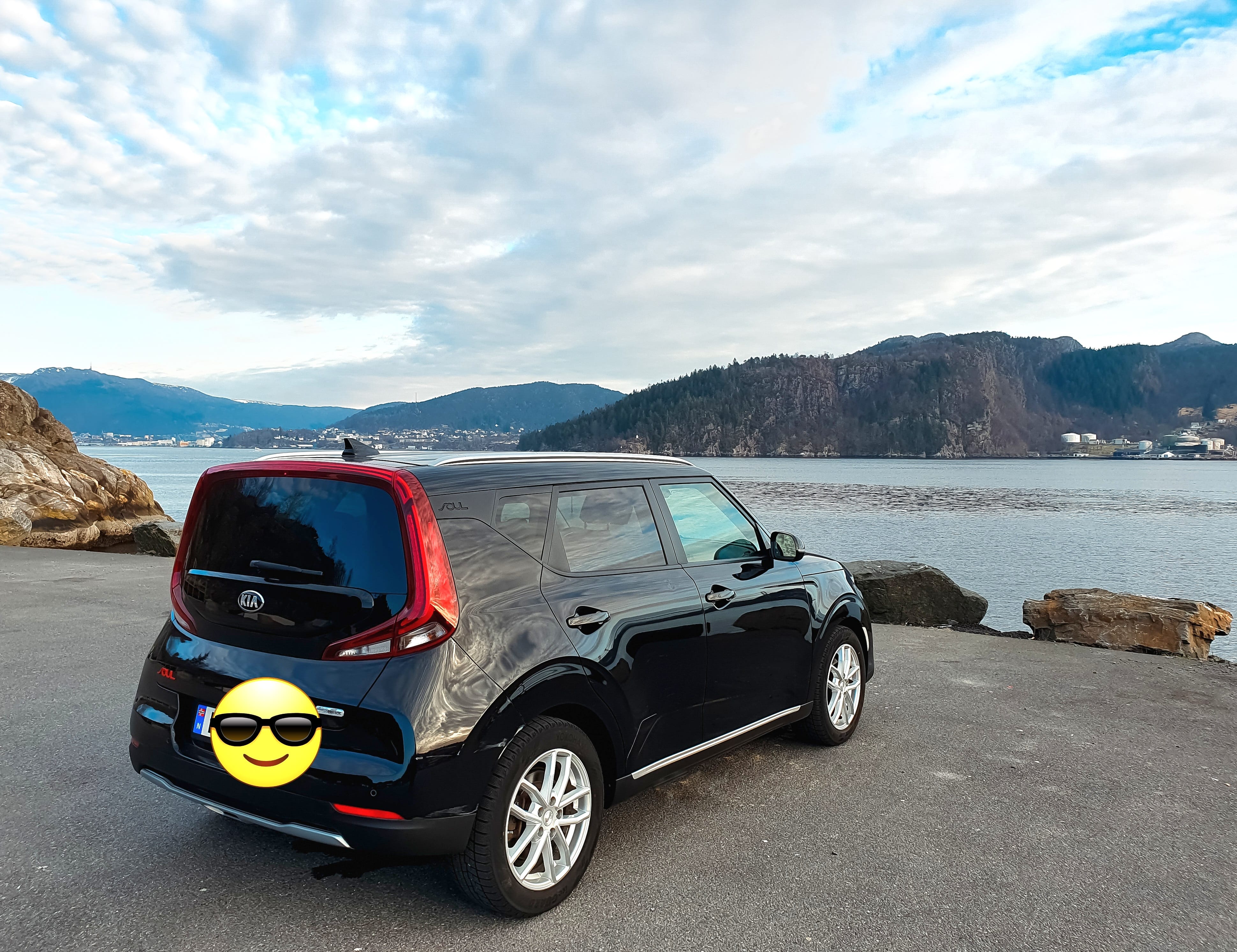 Kia E-Soul Exclusive m/soltak 64 kWh med GPS