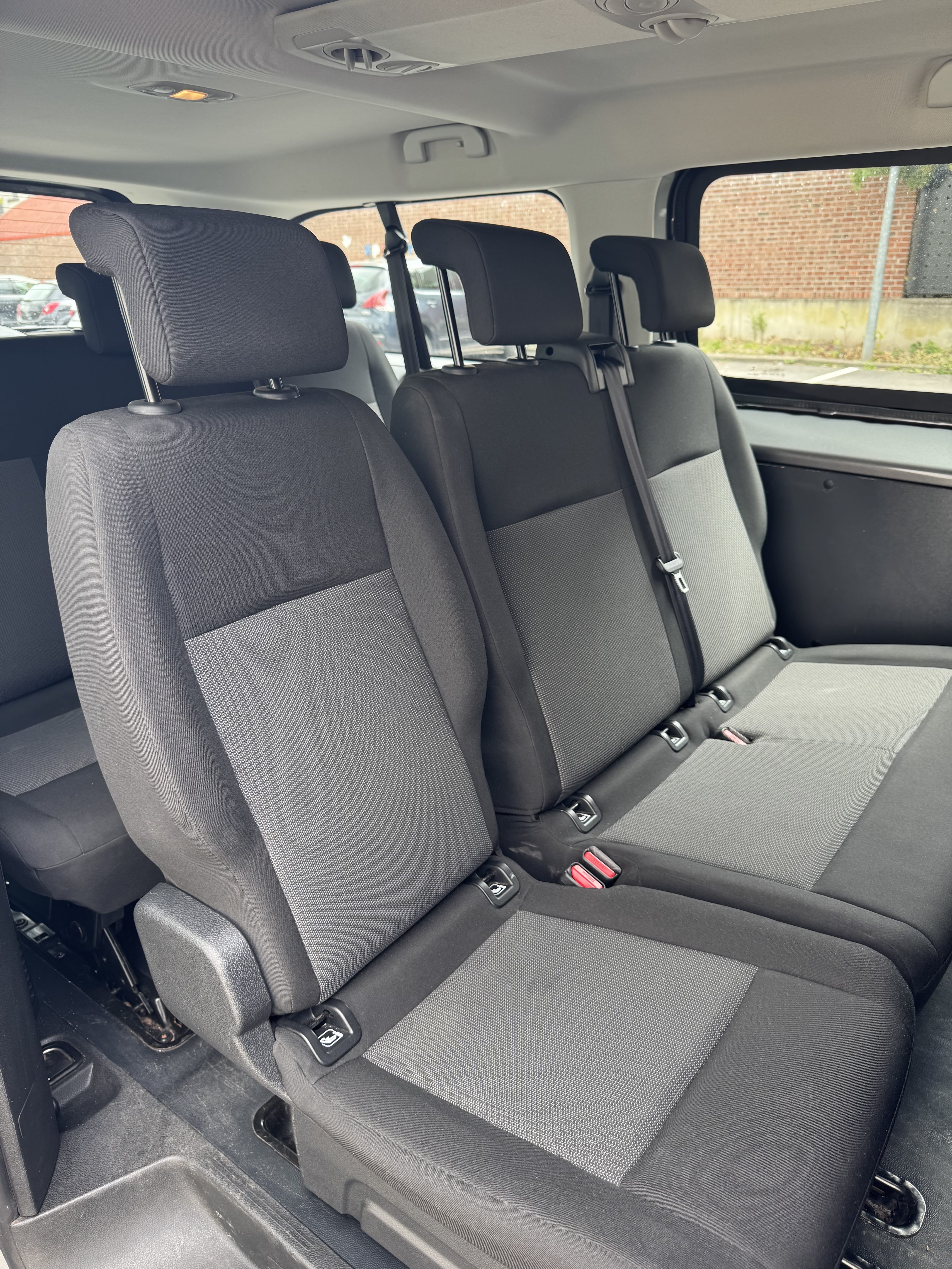 Opel Vivaro Combi avec Entrée audio / iPod