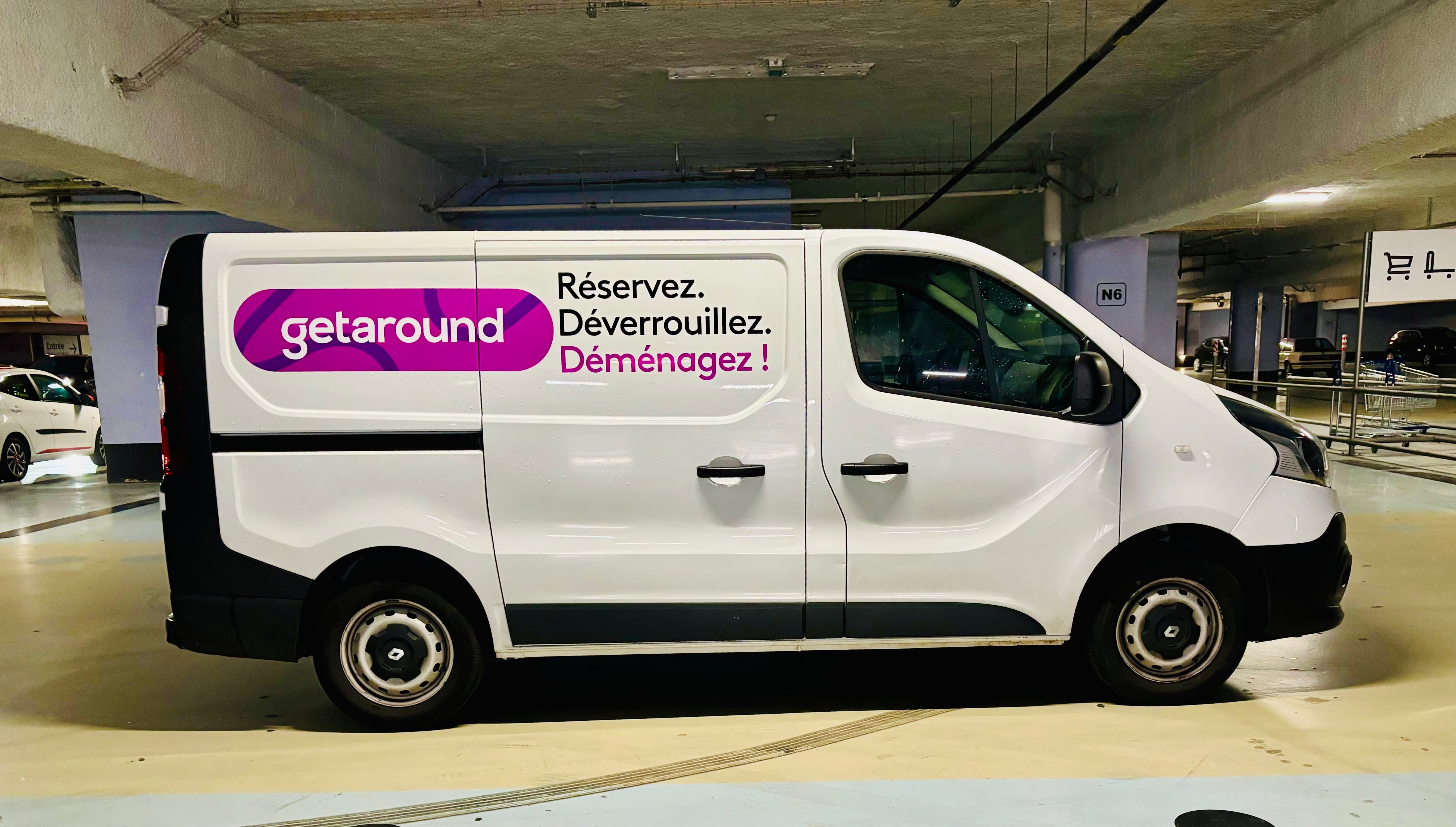Renault Trafic - Stationnement Gratuit - EM998
