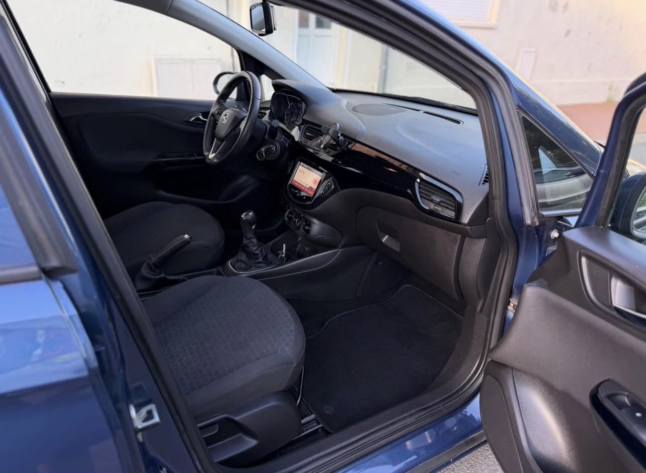 Opel Corsa-E avec Autoradio