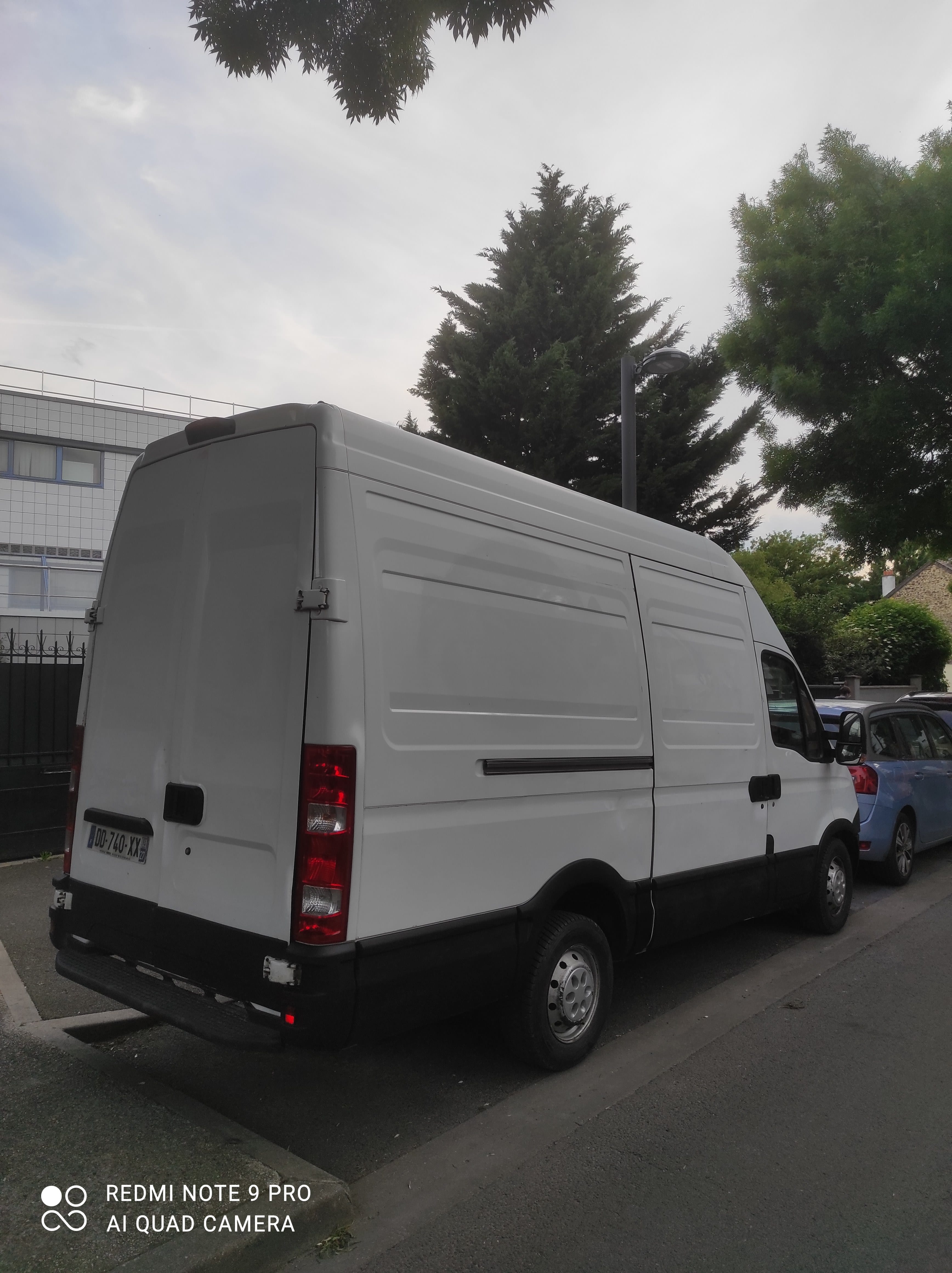 Iveco Daily 35S13 13m3 avec Audio Bluetooth